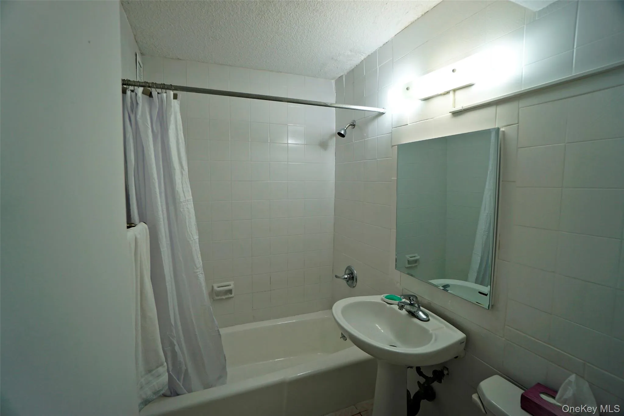 118-17 Union Turnpike, New York, NY, 1 Bedroom Bedrooms, 5 Rooms Rooms,1 BathroomBathrooms,Residential Lease,For Rent,Union Turnpike,0,975434 118-17 Union Turnpike, New York, NY, 1 Bedroom Bedrooms, 5 Rooms Rooms,1 BathroomBathrooms,Residential Lease,For Rent,Union Turnpike,0,975434