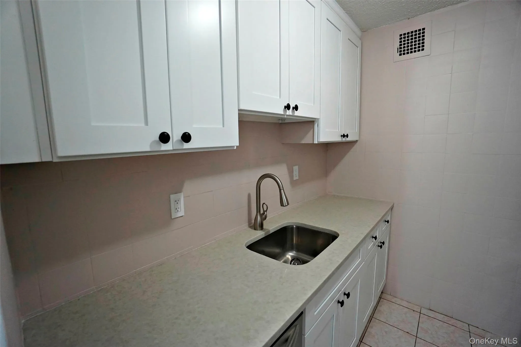 118-17 Union Turnpike, New York, NY, 1 Bedroom Bedrooms, 5 Rooms Rooms,1 BathroomBathrooms,Residential Lease,For Rent,Union Turnpike,0,975434 118-17 Union Turnpike, New York, NY, 1 Bedroom Bedrooms, 5 Rooms Rooms,1 BathroomBathrooms,Residential Lease,For Rent,Union Turnpike,0,975434