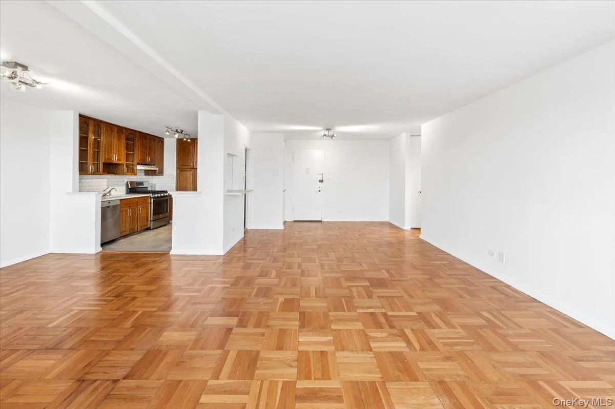 3935 Blackstone Avenue, New York, NY, 1 Bedroom Bedrooms, 4 Rooms Rooms,1 BathroomBathrooms,Residential,For Rent,Blackstone,0,975450 3935 Blackstone Avenue, New York, NY, 1 Bedroom Bedrooms, 4 Rooms Rooms,1 BathroomBathrooms,Residential,For Rent,Blackstone,0,975450