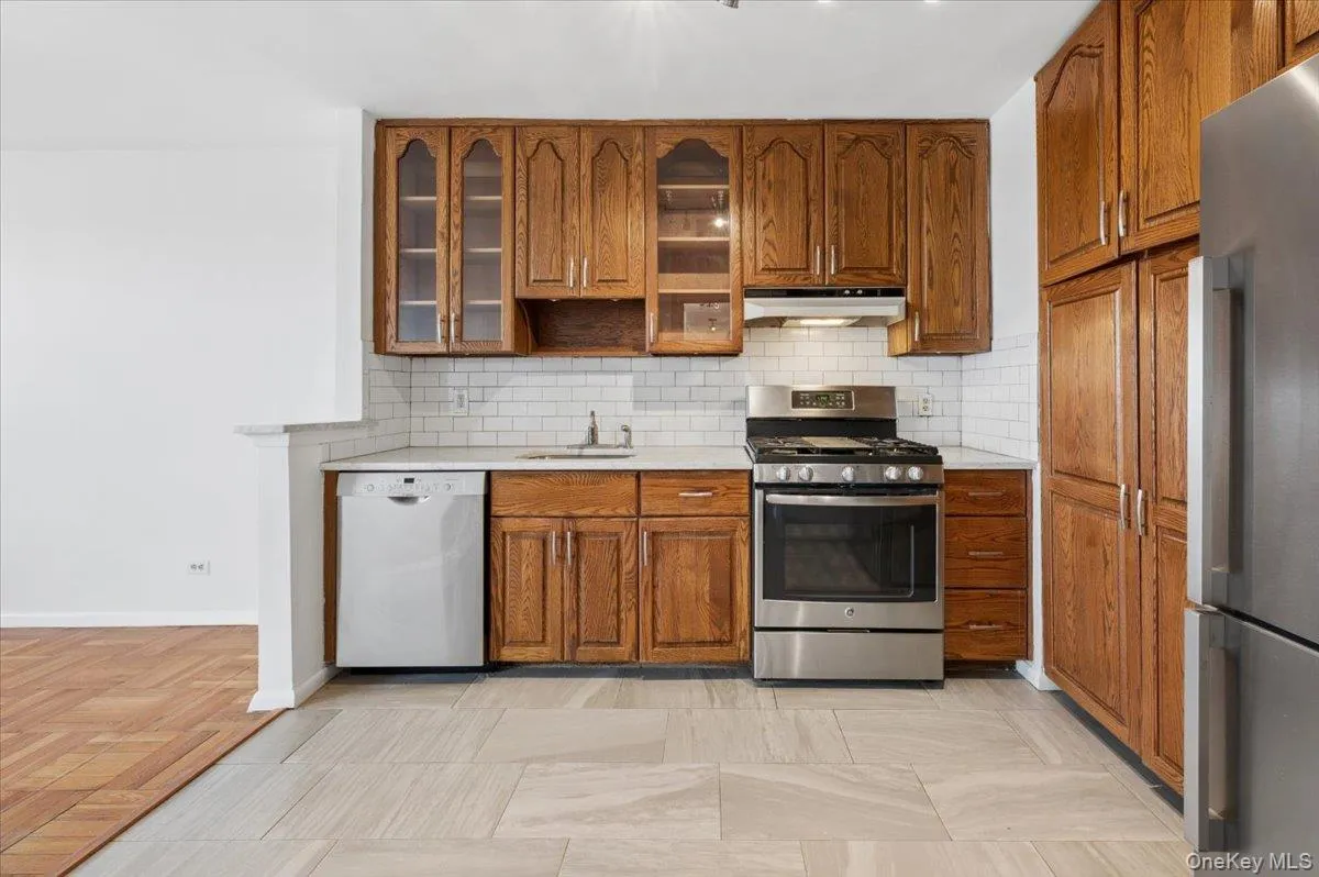 3935 Blackstone Avenue, New York, NY, 1 Bedroom Bedrooms, 4 Rooms Rooms,1 BathroomBathrooms,Residential,For Rent,Blackstone,0,975450 3935 Blackstone Avenue, New York, NY, 1 Bedroom Bedrooms, 4 Rooms Rooms,1 BathroomBathrooms,Residential,For Rent,Blackstone,0,975450