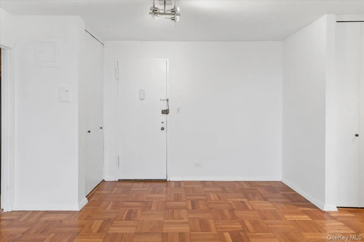 3935 Blackstone Avenue, New York, NY, 1 Bedroom Bedrooms, 4 Rooms Rooms,1 BathroomBathrooms,Residential,For Rent,Blackstone,0,975450 3935 Blackstone Avenue, New York, NY, 1 Bedroom Bedrooms, 4 Rooms Rooms,1 BathroomBathrooms,Residential,For Rent,Blackstone,0,975450