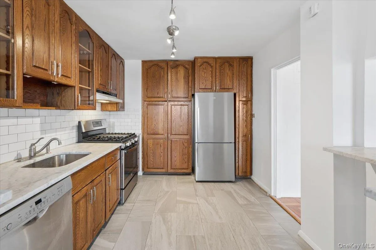3935 Blackstone Avenue, New York, NY, 1 Bedroom Bedrooms, 4 Rooms Rooms,1 BathroomBathrooms,Residential,For Rent,Blackstone,0,975450 3935 Blackstone Avenue, New York, NY, 1 Bedroom Bedrooms, 4 Rooms Rooms,1 BathroomBathrooms,Residential,For Rent,Blackstone,0,975450