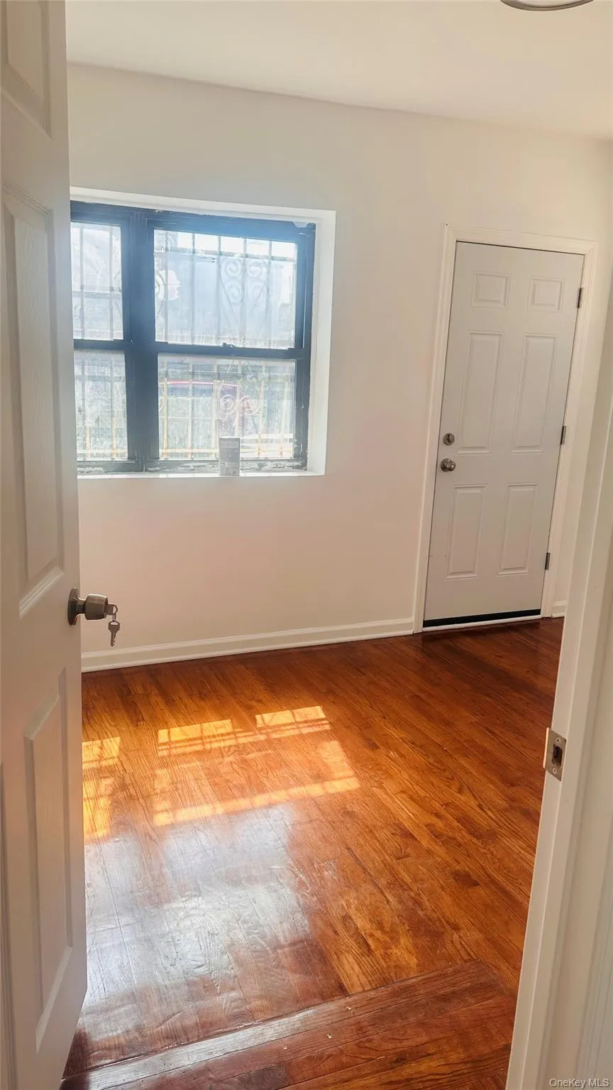 1233 Glenmore Avenue, New York, NY, 3 Bedrooms Bedrooms, 6 Rooms Rooms,1 BathroomBathrooms,Residential Lease,For Rent,Glenmore,0,975470 1233 Glenmore Avenue, New York, NY, 3 Bedrooms Bedrooms, 6 Rooms Rooms,1 BathroomBathrooms,Residential Lease,For Rent,Glenmore,0,975470
