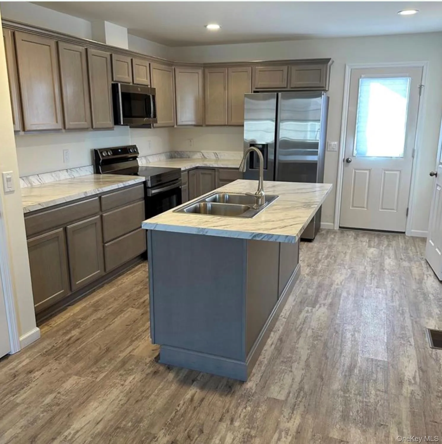 26 Grand Street, Marlboro, NY, 2 Bedrooms Bedrooms, 6 Rooms Rooms,1 BathroomBathrooms,Residential Lease,For Rent,Grand,0,975514 26 Grand Street, Marlboro, NY, 2 Bedrooms Bedrooms, 6 Rooms Rooms,1 BathroomBathrooms,Residential Lease,For Rent,Grand,0,975514