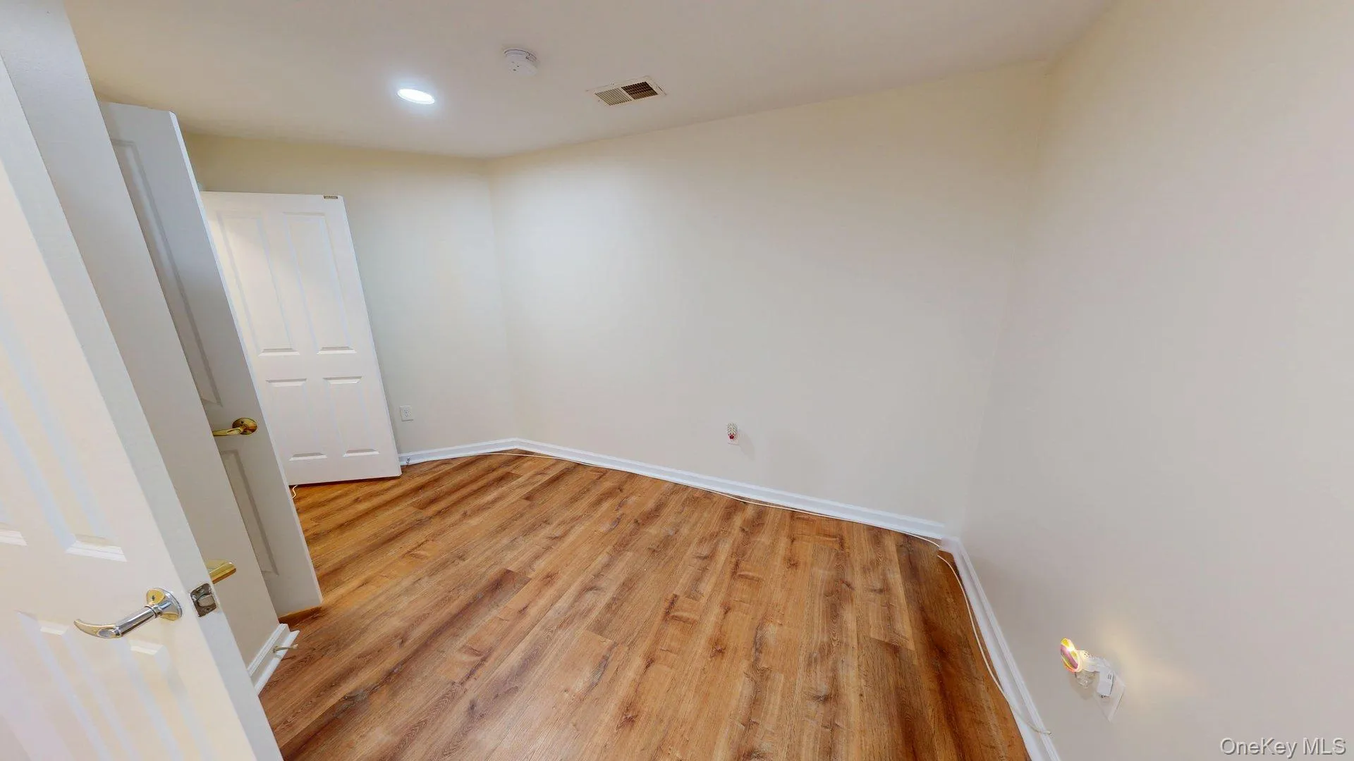 Office/Den area w/large closet and a 1/2 bath Office/Den area w/large closet and a 1/2 bath