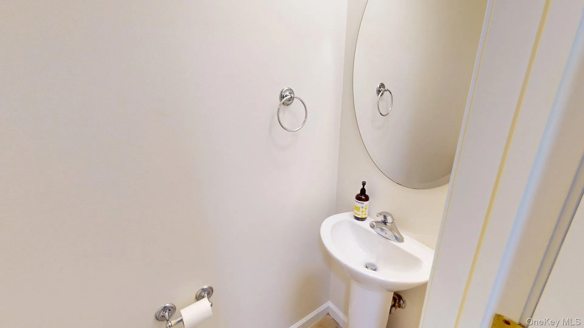 1/2 bath 1/2 bath