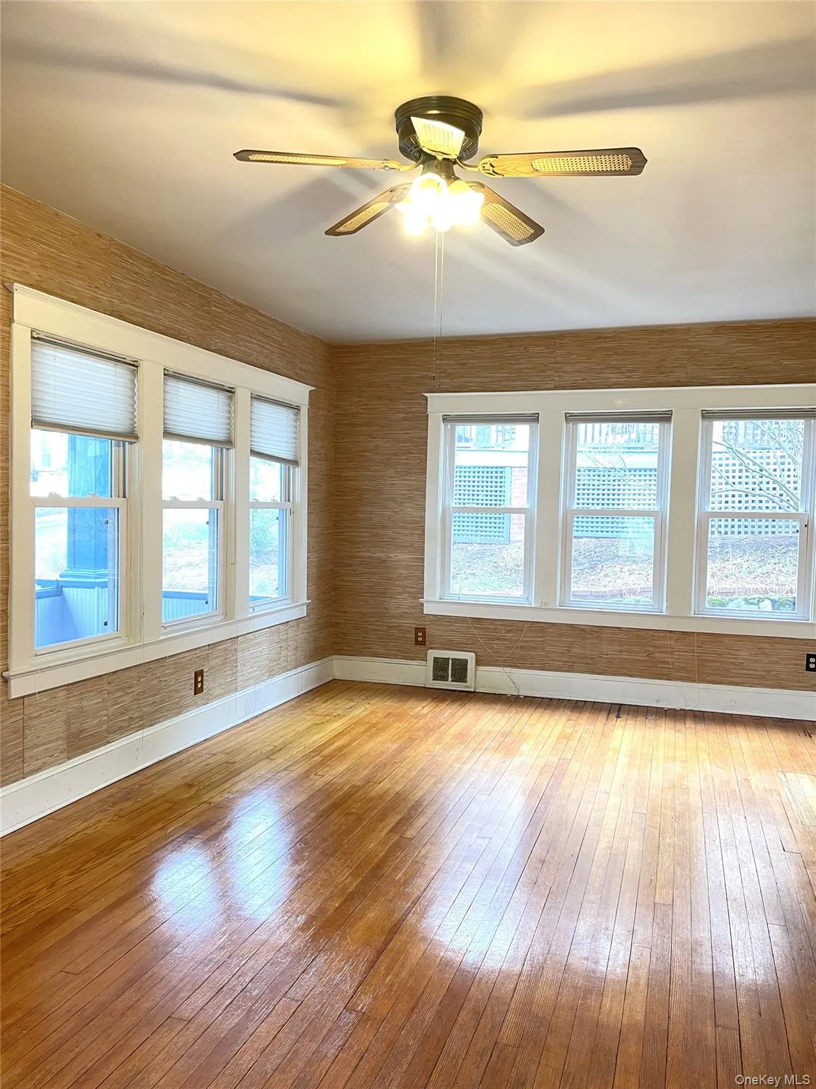 116 Castle Heights Avenue, Clarkstown, NY, 3 Bedrooms Bedrooms, 7 Rooms Rooms,2 BathroomsBathrooms,Residential Lease,For Rent,Castle Heights,0,975604 116 Castle Heights Avenue, Clarkstown, NY, 3 Bedrooms Bedrooms, 7 Rooms Rooms,2 BathroomsBathrooms,Residential Lease,For Rent,Castle Heights,0,975604