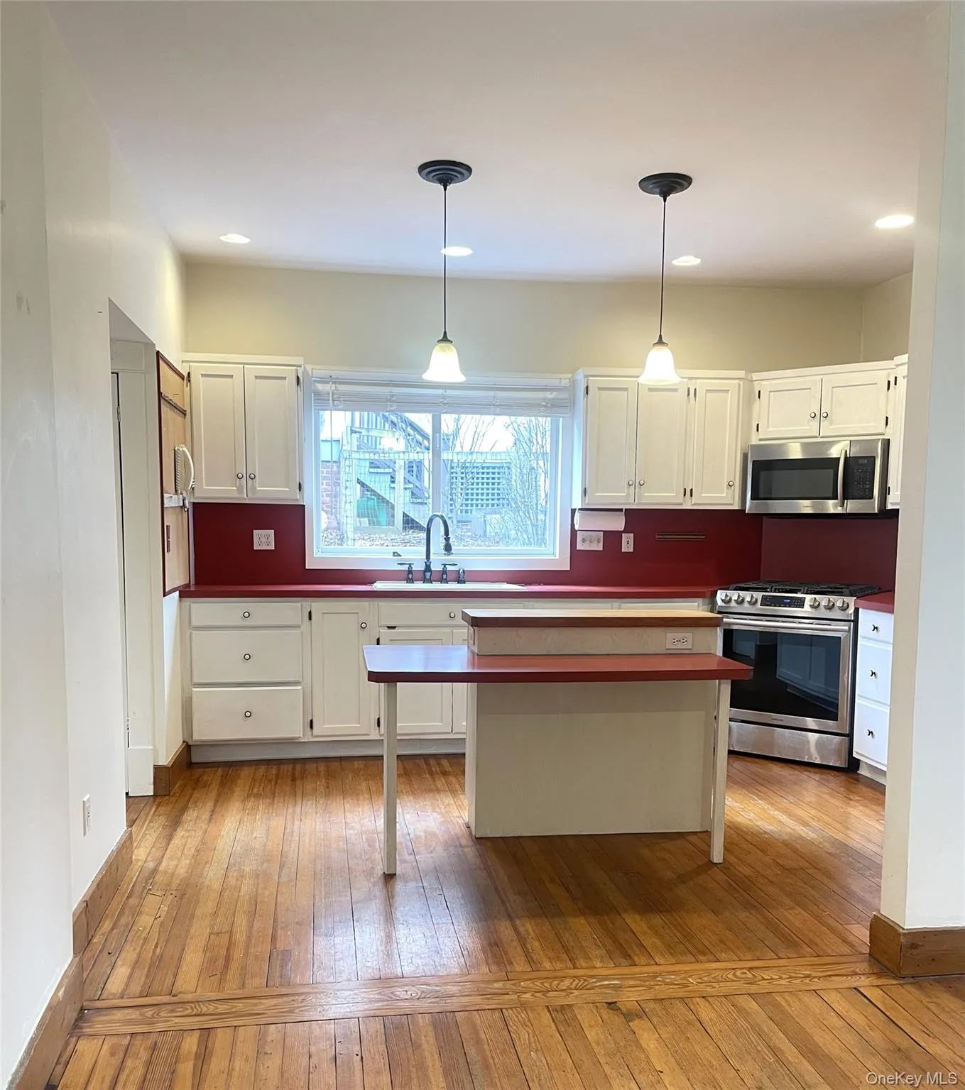 116 Castle Heights Avenue, Clarkstown, NY, 3 Bedrooms Bedrooms, 7 Rooms Rooms,2 BathroomsBathrooms,Residential Lease,For Rent,Castle Heights,0,975604 116 Castle Heights Avenue, Clarkstown, NY, 3 Bedrooms Bedrooms, 7 Rooms Rooms,2 BathroomsBathrooms,Residential Lease,For Rent,Castle Heights,0,975604