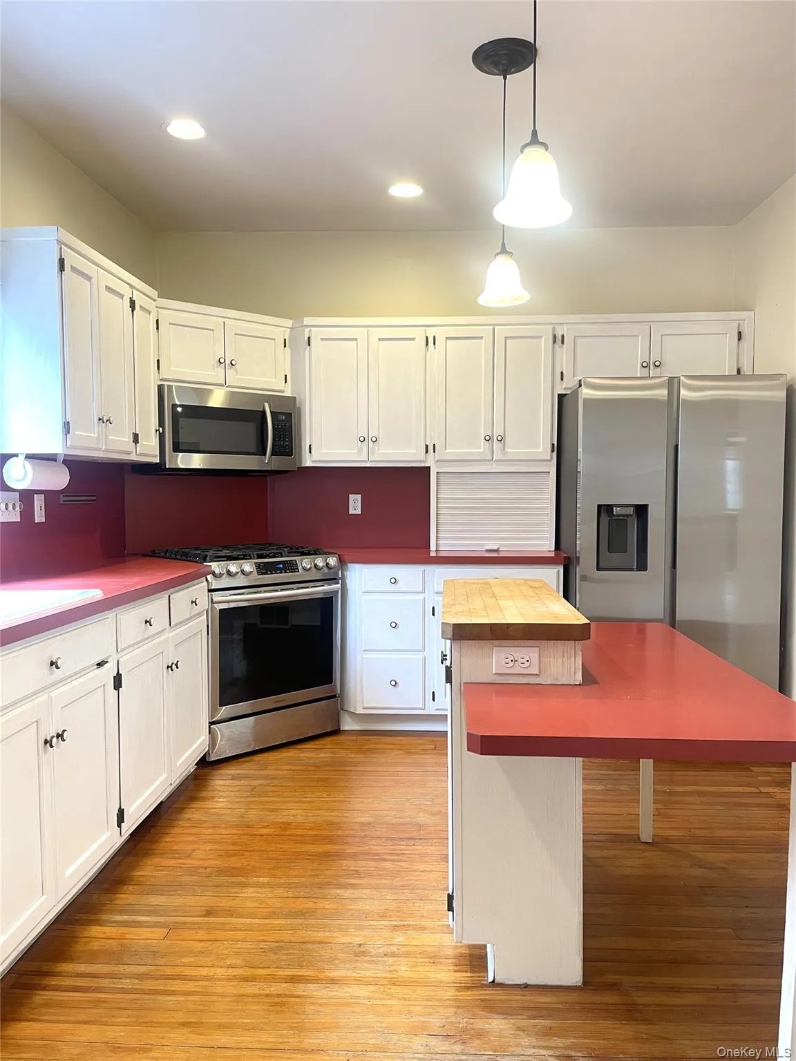 116 Castle Heights Avenue, Clarkstown, NY, 3 Bedrooms Bedrooms, 7 Rooms Rooms,2 BathroomsBathrooms,Residential Lease,For Rent,Castle Heights,0,975604 116 Castle Heights Avenue, Clarkstown, NY, 3 Bedrooms Bedrooms, 7 Rooms Rooms,2 BathroomsBathrooms,Residential Lease,For Rent,Castle Heights,0,975604