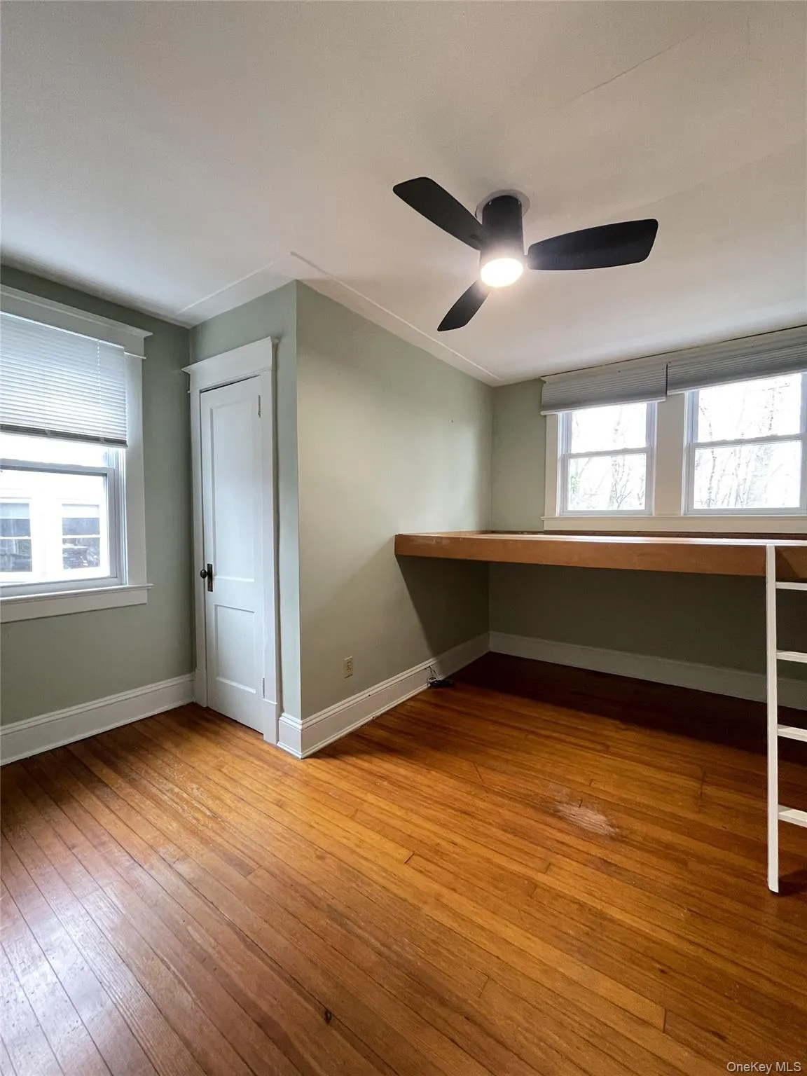 Built-in Platform bed Built-in Platform bed