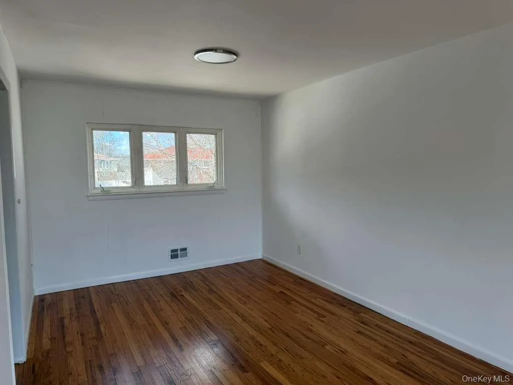 640 Carlls Path, Babylon, NY, 3 Bedrooms Bedrooms, 6 Rooms Rooms,1 BathroomBathrooms,Residential Lease,For Rent,Carlls Path,0,975633 640 Carlls Path, Babylon, NY, 3 Bedrooms Bedrooms, 6 Rooms Rooms,1 BathroomBathrooms,Residential Lease,For Rent,Carlls Path,0,975633