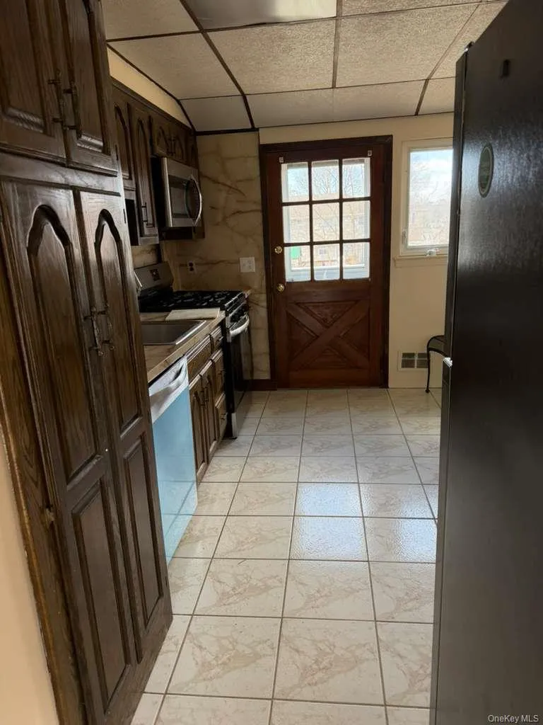 640 Carlls Path, Babylon, NY, 3 Bedrooms Bedrooms, 6 Rooms Rooms,1 BathroomBathrooms,Residential Lease,For Rent,Carlls Path,0,975633 640 Carlls Path, Babylon, NY, 3 Bedrooms Bedrooms, 6 Rooms Rooms,1 BathroomBathrooms,Residential Lease,For Rent,Carlls Path,0,975633