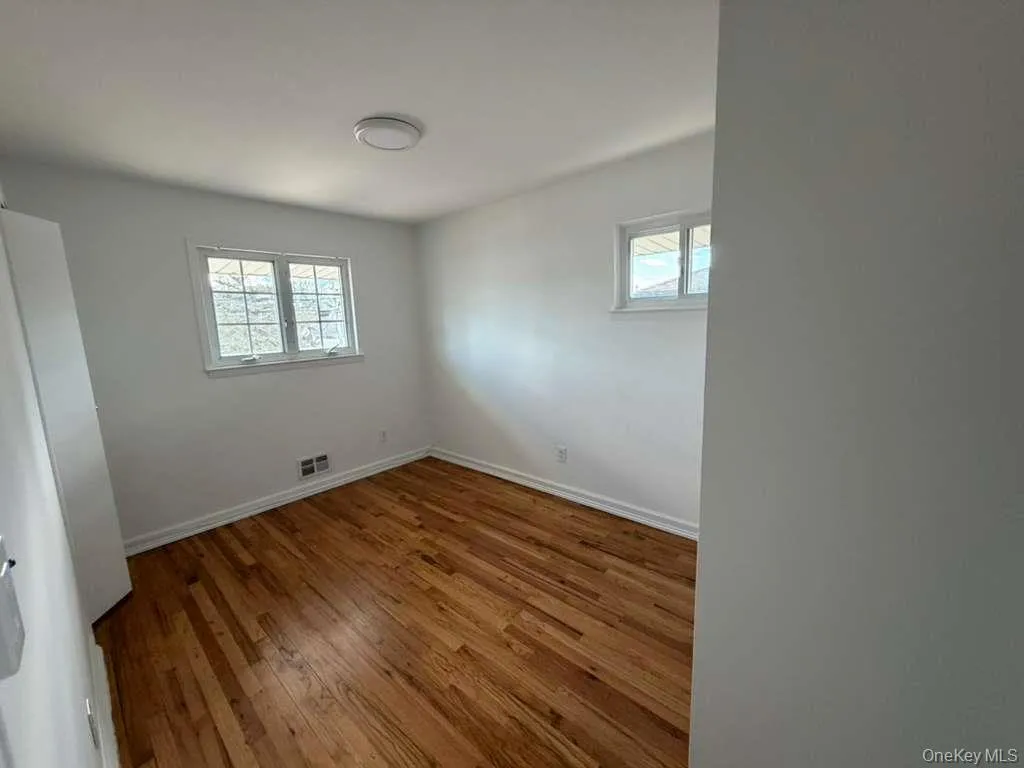 640 Carlls Path, Babylon, NY, 3 Bedrooms Bedrooms, 6 Rooms Rooms,1 BathroomBathrooms,Residential Lease,For Rent,Carlls Path,0,975633 640 Carlls Path, Babylon, NY, 3 Bedrooms Bedrooms, 6 Rooms Rooms,1 BathroomBathrooms,Residential Lease,For Rent,Carlls Path,0,975633