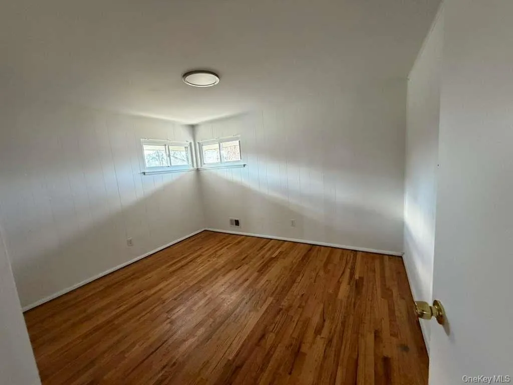 640 Carlls Path, Babylon, NY, 3 Bedrooms Bedrooms, 6 Rooms Rooms,1 BathroomBathrooms,Residential Lease,For Rent,Carlls Path,0,975633 640 Carlls Path, Babylon, NY, 3 Bedrooms Bedrooms, 6 Rooms Rooms,1 BathroomBathrooms,Residential Lease,For Rent,Carlls Path,0,975633