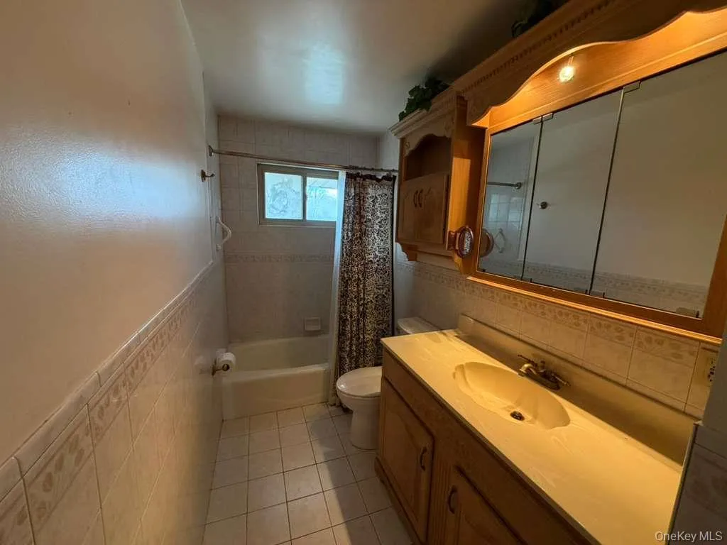 640 Carlls Path, Babylon, NY, 3 Bedrooms Bedrooms, 6 Rooms Rooms,1 BathroomBathrooms,Residential Lease,For Rent,Carlls Path,0,975633 640 Carlls Path, Babylon, NY, 3 Bedrooms Bedrooms, 6 Rooms Rooms,1 BathroomBathrooms,Residential Lease,For Rent,Carlls Path,0,975633
