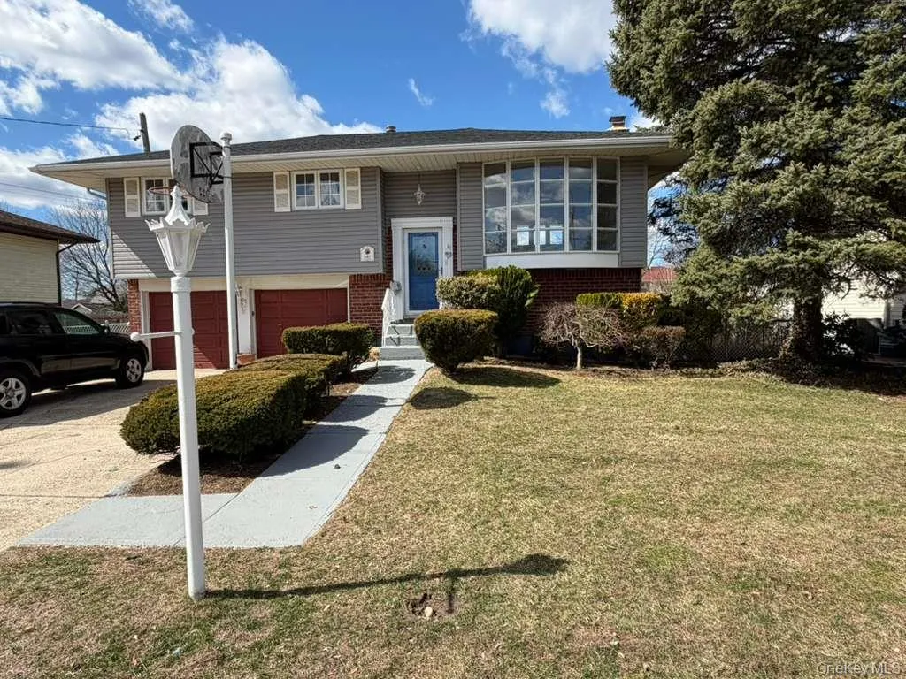 640 Carlls Path, Babylon, NY, 3 Bedrooms Bedrooms, 6 Rooms Rooms,1 BathroomBathrooms,Residential Lease,For Rent,Carlls Path,0,975633 640 Carlls Path, Babylon, NY, 3 Bedrooms Bedrooms, 6 Rooms Rooms,1 BathroomBathrooms,Residential Lease,For Rent,Carlls Path,0,975633