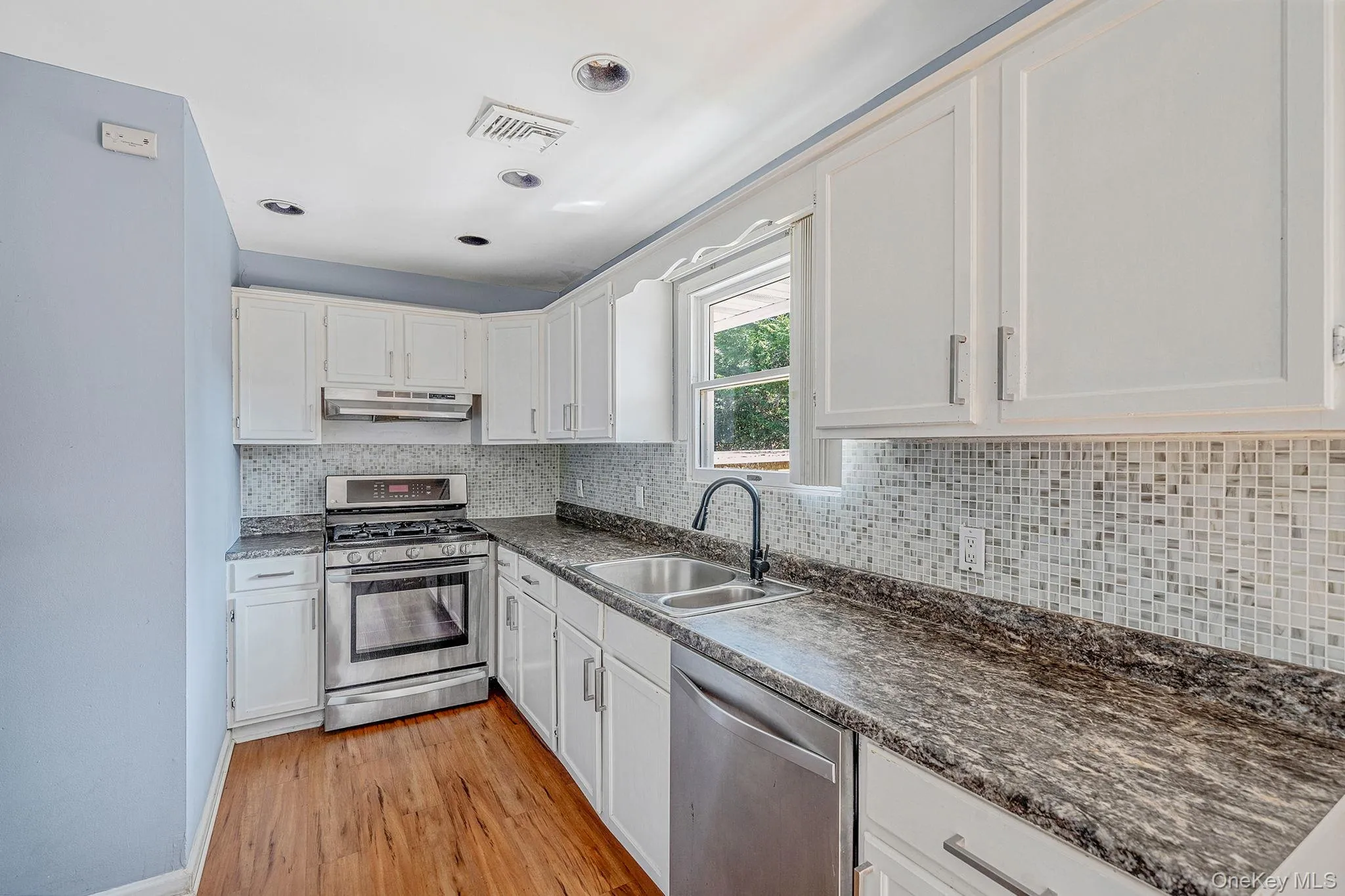 2 Buchanan Avenue, Brookhaven, NY, 4 Bedrooms Bedrooms, 9 Rooms Rooms,3 BathroomsBathrooms,Residential,For Rent,Buchanan,0,975642 2 Buchanan Avenue, Brookhaven, NY, 4 Bedrooms Bedrooms, 9 Rooms Rooms,3 BathroomsBathrooms,Residential,For Rent,Buchanan,0,975642