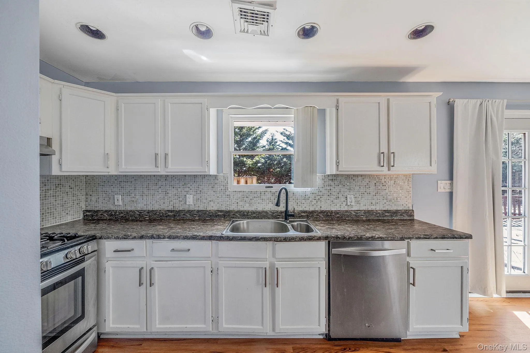 2 Buchanan Avenue, Brookhaven, NY, 4 Bedrooms Bedrooms, 9 Rooms Rooms,3 BathroomsBathrooms,Residential,For Rent,Buchanan,0,975642 2 Buchanan Avenue, Brookhaven, NY, 4 Bedrooms Bedrooms, 9 Rooms Rooms,3 BathroomsBathrooms,Residential,For Rent,Buchanan,0,975642