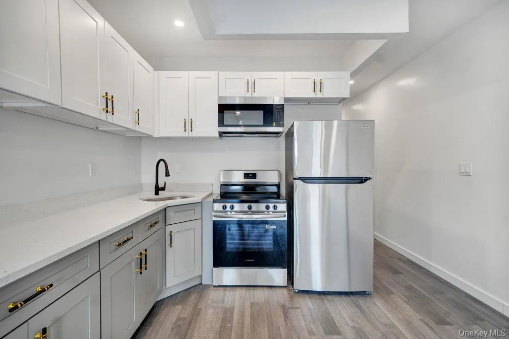 1707 Pitkin Avenue, New York, NY, 3 Bedrooms Bedrooms, 4 Rooms Rooms,2 BathroomsBathrooms,Residential Lease,For Rent,Pitkin,0,975651 1707 Pitkin Avenue, New York, NY, 3 Bedrooms Bedrooms, 4 Rooms Rooms,2 BathroomsBathrooms,Residential Lease,For Rent,Pitkin,0,975651