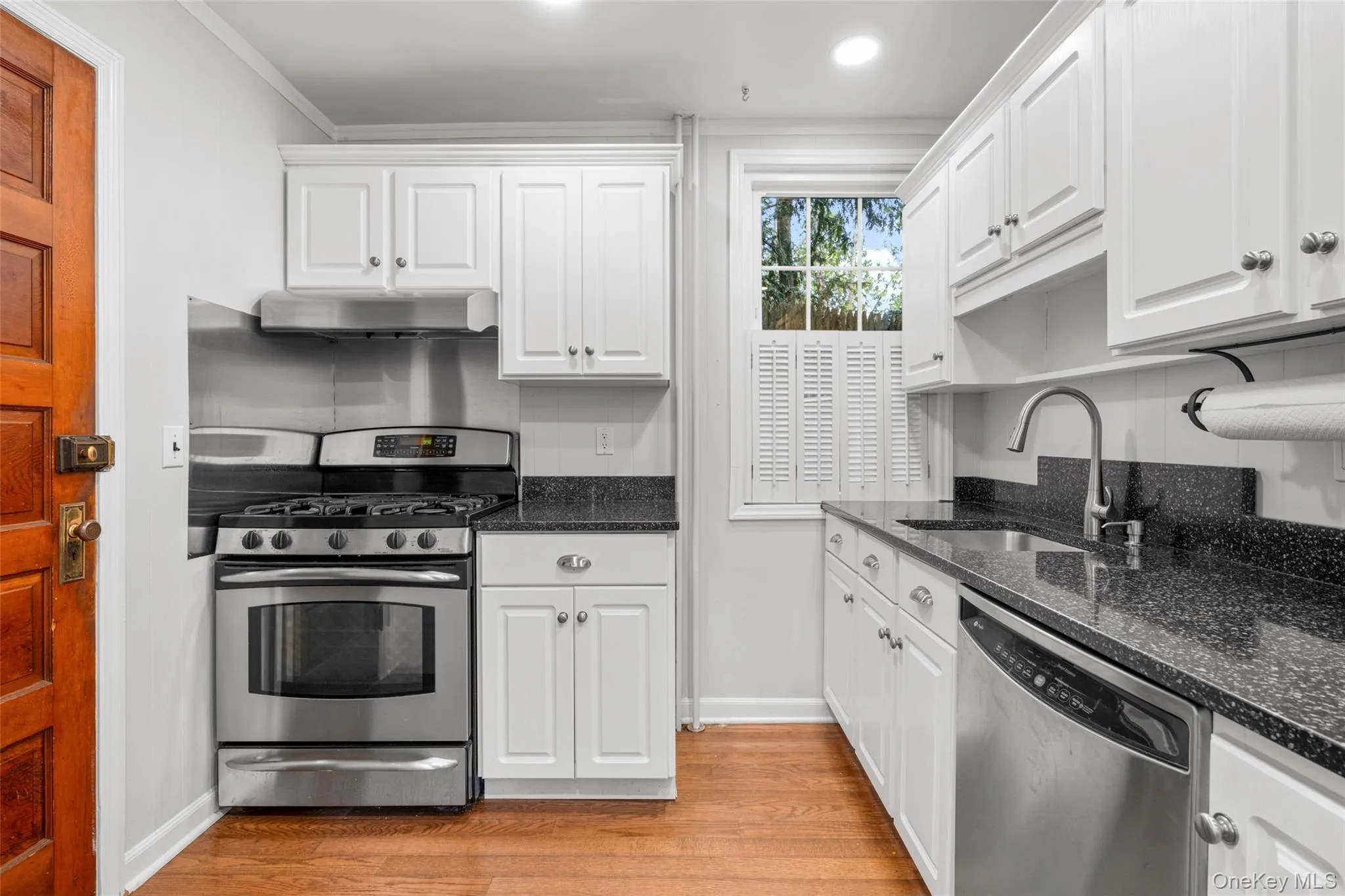 49 Weaver Street, Mamaroneck, NY, 3 Bedrooms Bedrooms, 6 Rooms Rooms,2 BathroomsBathrooms,Residential Lease,For Rent,Weaver,0,975665 49 Weaver Street, Mamaroneck, NY, 3 Bedrooms Bedrooms, 6 Rooms Rooms,2 BathroomsBathrooms,Residential Lease,For Rent,Weaver,0,975665