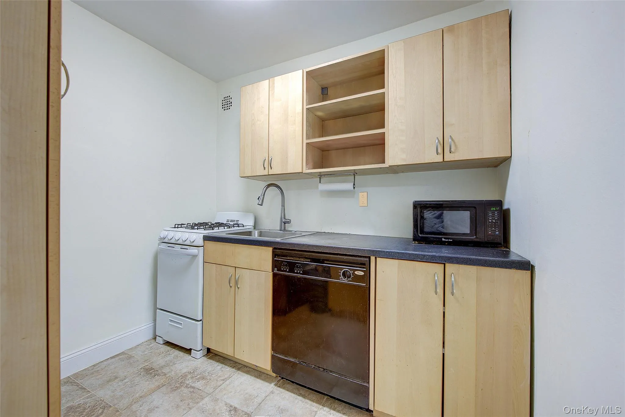 125-05 84th Avenue, New York, NY, 2 Rooms Rooms,1 BathroomBathrooms,Residential Sale,For Rent,84th,0,975671 125-05 84th Avenue, New York, NY, 2 Rooms Rooms,1 BathroomBathrooms,Residential Sale,For Rent,84th,0,975671
