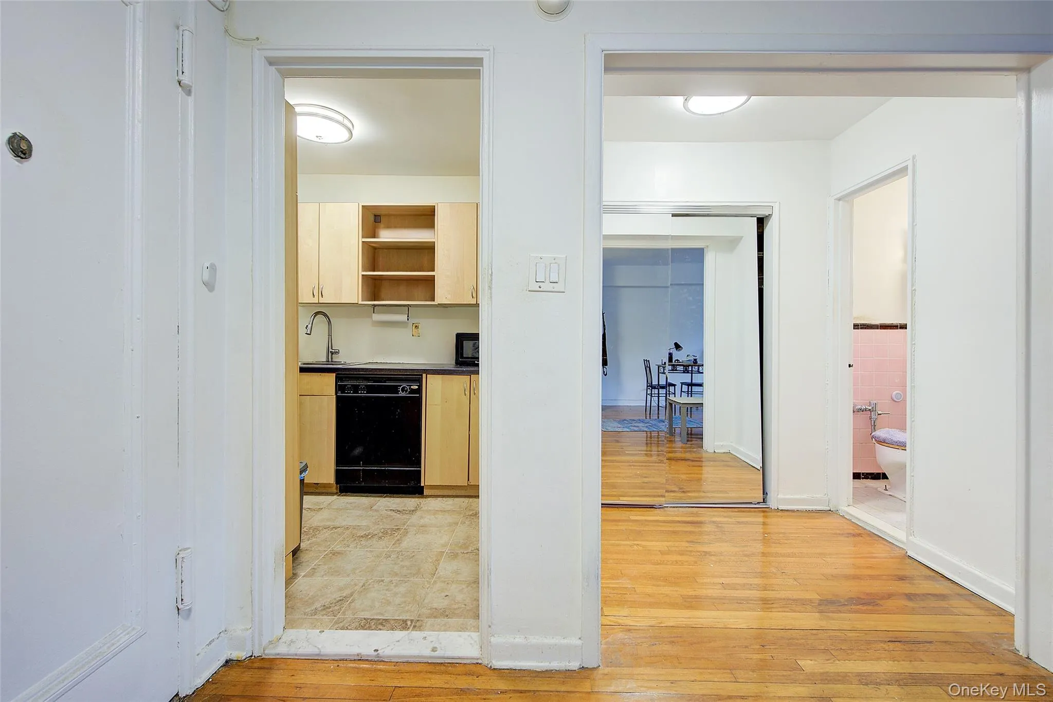 125-05 84th Avenue, New York, NY, 2 Rooms Rooms,1 BathroomBathrooms,Residential Sale,For Rent,84th,0,975671 125-05 84th Avenue, New York, NY, 2 Rooms Rooms,1 BathroomBathrooms,Residential Sale,For Rent,84th,0,975671
