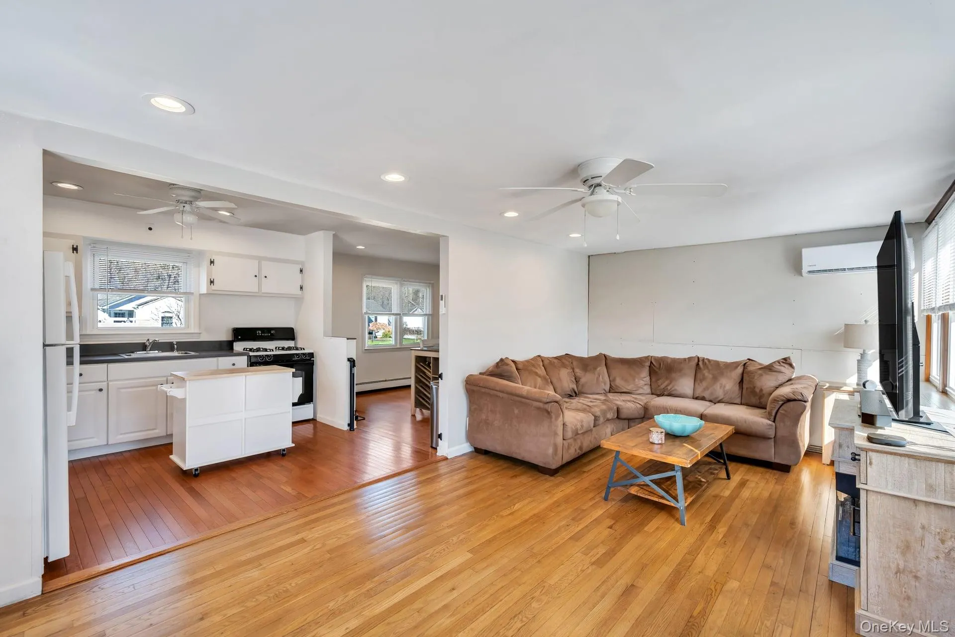 20 Willyn Road, Brookhaven, NY, 2 Bedrooms Bedrooms, 5 Rooms Rooms,1 BathroomBathrooms,Residential,For Rent,Willyn,0,975686 20 Willyn Road, Brookhaven, NY, 2 Bedrooms Bedrooms, 5 Rooms Rooms,1 BathroomBathrooms,Residential,For Rent,Willyn,0,975686