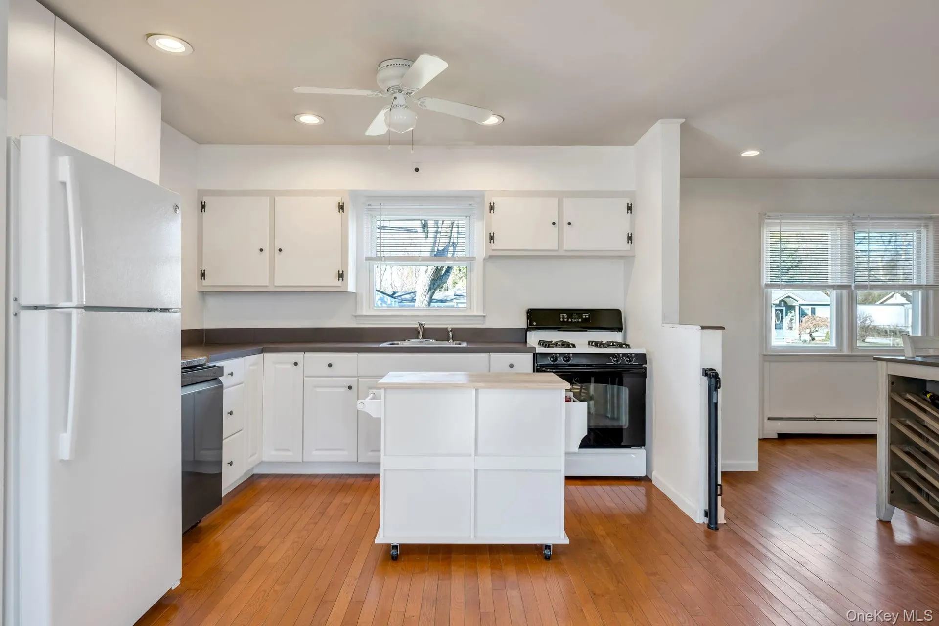 20 Willyn Road, Brookhaven, NY, 2 Bedrooms Bedrooms, 5 Rooms Rooms,1 BathroomBathrooms,Residential,For Rent,Willyn,0,975686 20 Willyn Road, Brookhaven, NY, 2 Bedrooms Bedrooms, 5 Rooms Rooms,1 BathroomBathrooms,Residential,For Rent,Willyn,0,975686