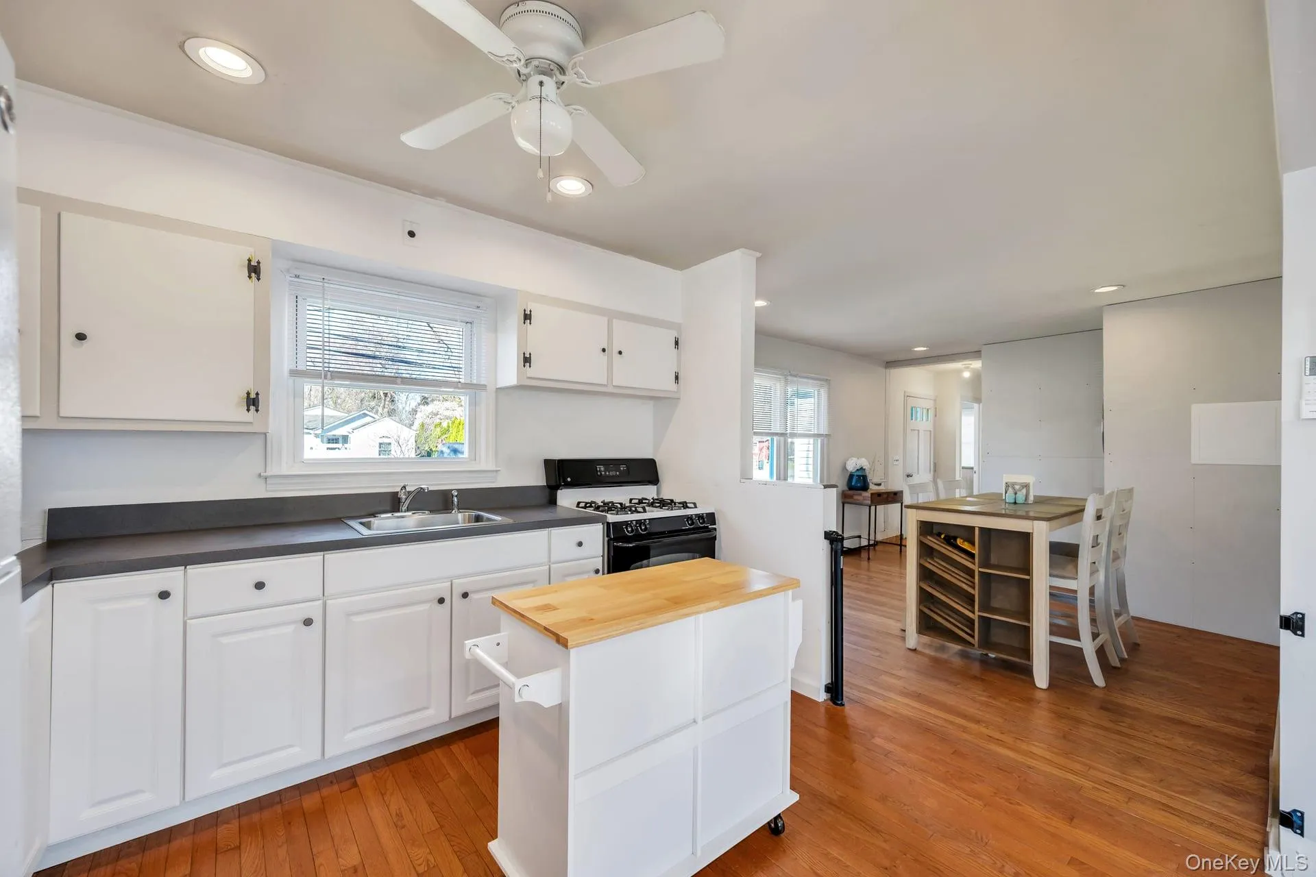 20 Willyn Road, Brookhaven, NY, 2 Bedrooms Bedrooms, 5 Rooms Rooms,1 BathroomBathrooms,Residential,For Rent,Willyn,0,975686 20 Willyn Road, Brookhaven, NY, 2 Bedrooms Bedrooms, 5 Rooms Rooms,1 BathroomBathrooms,Residential,For Rent,Willyn,0,975686