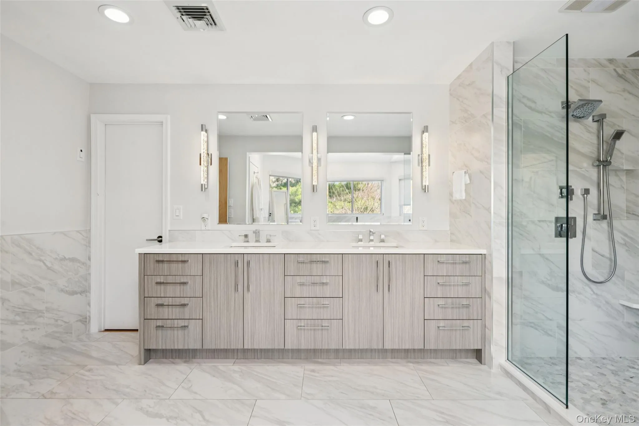 1 Allenby Drive, Smithtown, NY, 4 Bedrooms Bedrooms, 10 Rooms Rooms,2 BathroomsBathrooms,Residential,For Rent,Allenby,0,975697 1 Allenby Drive, Smithtown, NY, 4 Bedrooms Bedrooms, 10 Rooms Rooms,2 BathroomsBathrooms,Residential,For Rent,Allenby,0,975697