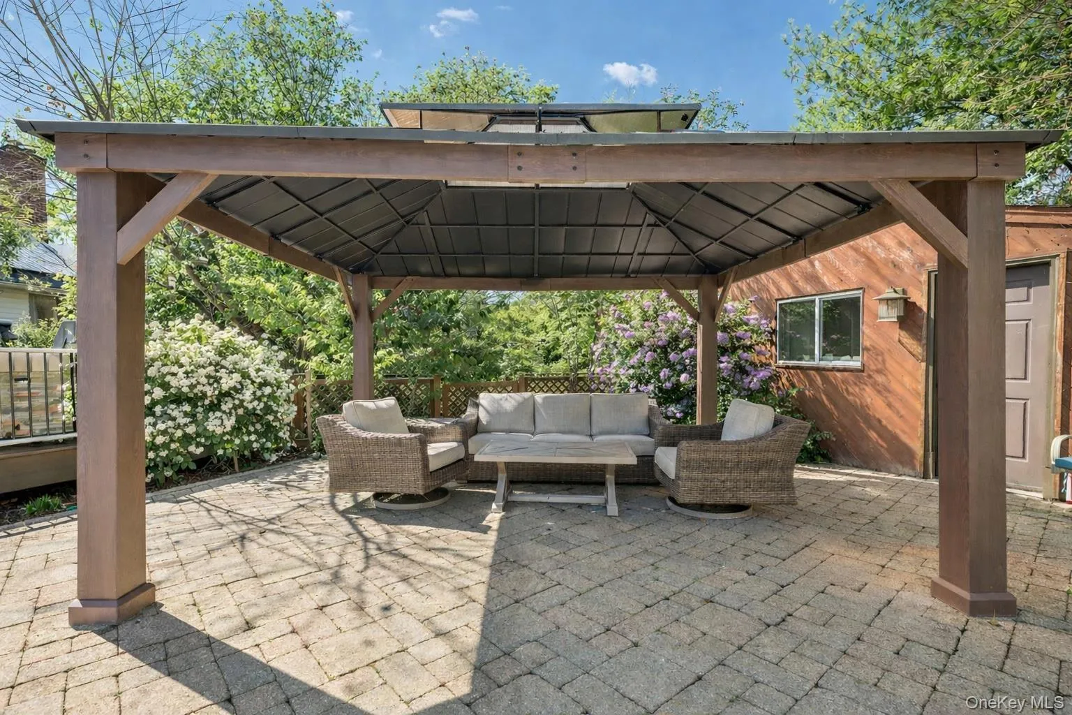 1 Allenby Drive, Smithtown, NY, 4 Bedrooms Bedrooms, 10 Rooms Rooms,2 BathroomsBathrooms,Residential,For Rent,Allenby,0,975697 1 Allenby Drive, Smithtown, NY, 4 Bedrooms Bedrooms, 10 Rooms Rooms,2 BathroomsBathrooms,Residential,For Rent,Allenby,0,975697