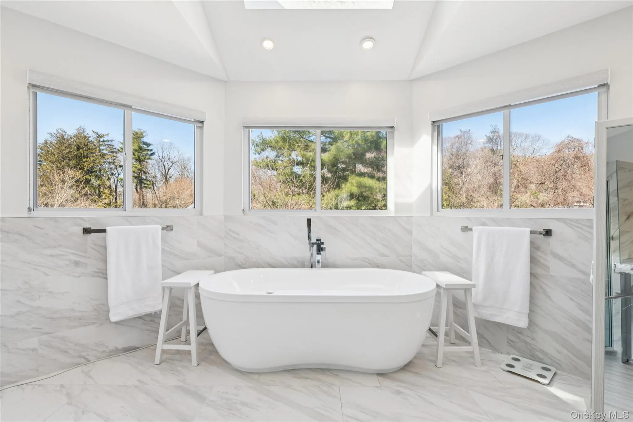 1 Allenby Drive, Smithtown, NY, 4 Bedrooms Bedrooms, 10 Rooms Rooms,2 BathroomsBathrooms,Residential,For Rent,Allenby,0,975697 1 Allenby Drive, Smithtown, NY, 4 Bedrooms Bedrooms, 10 Rooms Rooms,2 BathroomsBathrooms,Residential,For Rent,Allenby,0,975697