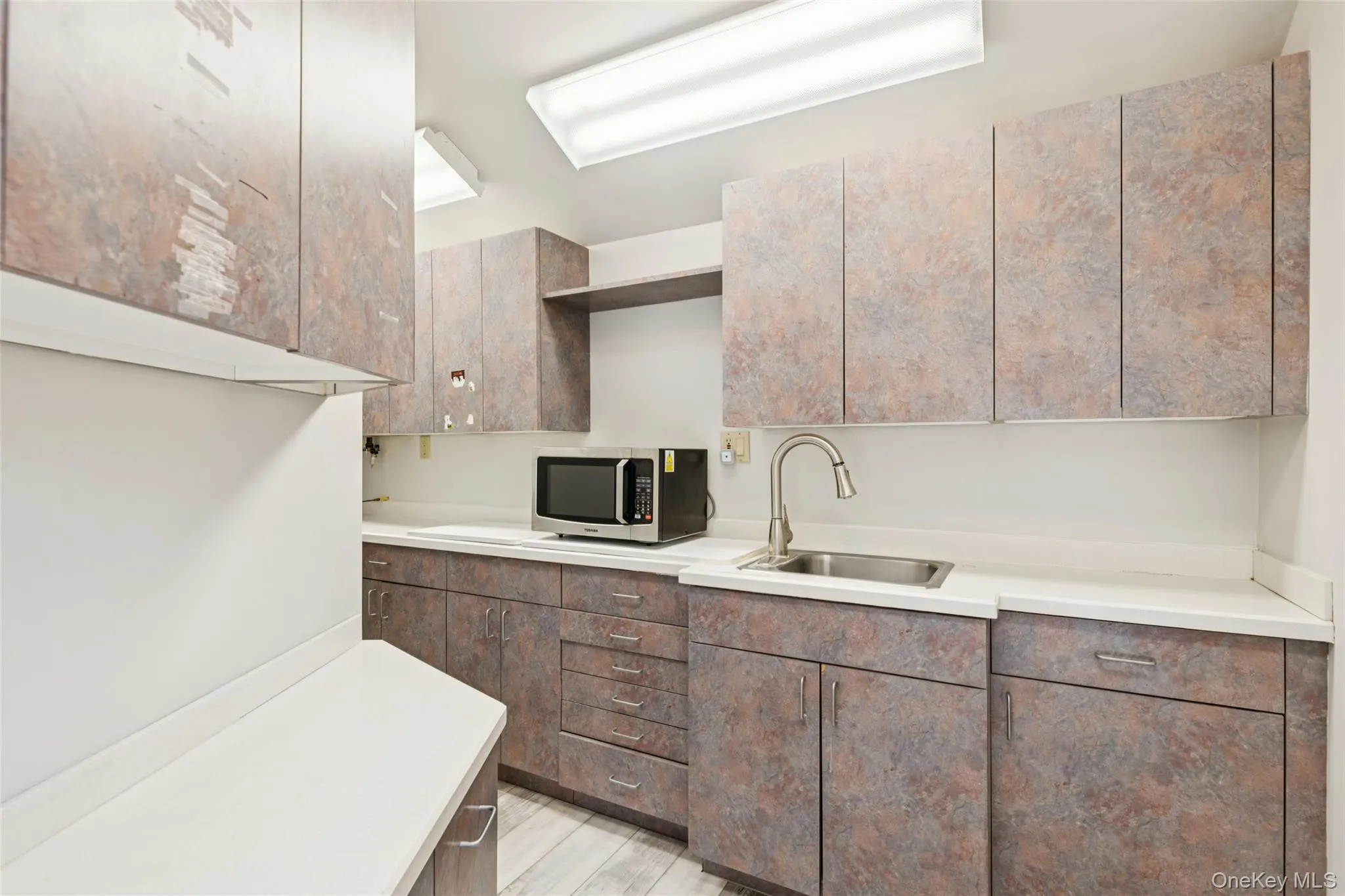 1 Allenby Drive, Smithtown, NY, 4 Bedrooms Bedrooms, 10 Rooms Rooms,2 BathroomsBathrooms,Residential,For Rent,Allenby,0,975697 1 Allenby Drive, Smithtown, NY, 4 Bedrooms Bedrooms, 10 Rooms Rooms,2 BathroomsBathrooms,Residential,For Rent,Allenby,0,975697
