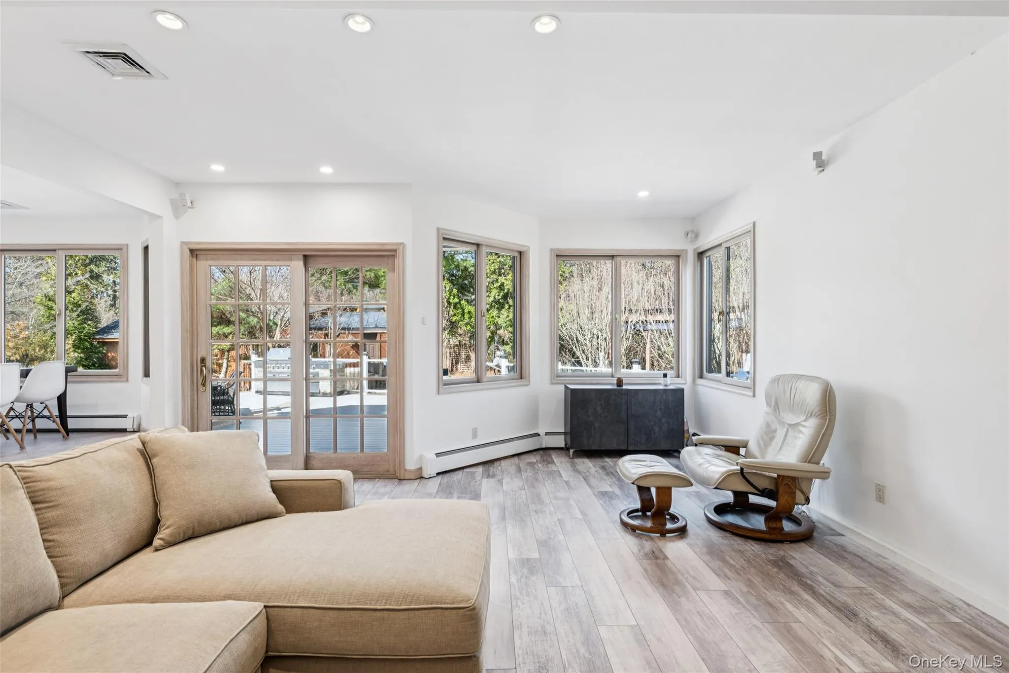 1 Allenby Drive, Smithtown, NY, 4 Bedrooms Bedrooms, 10 Rooms Rooms,2 BathroomsBathrooms,Residential,For Rent,Allenby,0,975697 1 Allenby Drive, Smithtown, NY, 4 Bedrooms Bedrooms, 10 Rooms Rooms,2 BathroomsBathrooms,Residential,For Rent,Allenby,0,975697
