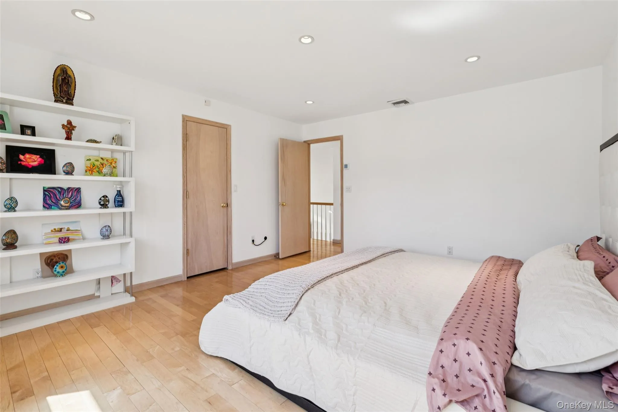 1 Allenby Drive, Smithtown, NY, 4 Bedrooms Bedrooms, 10 Rooms Rooms,2 BathroomsBathrooms,Residential,For Rent,Allenby,0,975697 1 Allenby Drive, Smithtown, NY, 4 Bedrooms Bedrooms, 10 Rooms Rooms,2 BathroomsBathrooms,Residential,For Rent,Allenby,0,975697