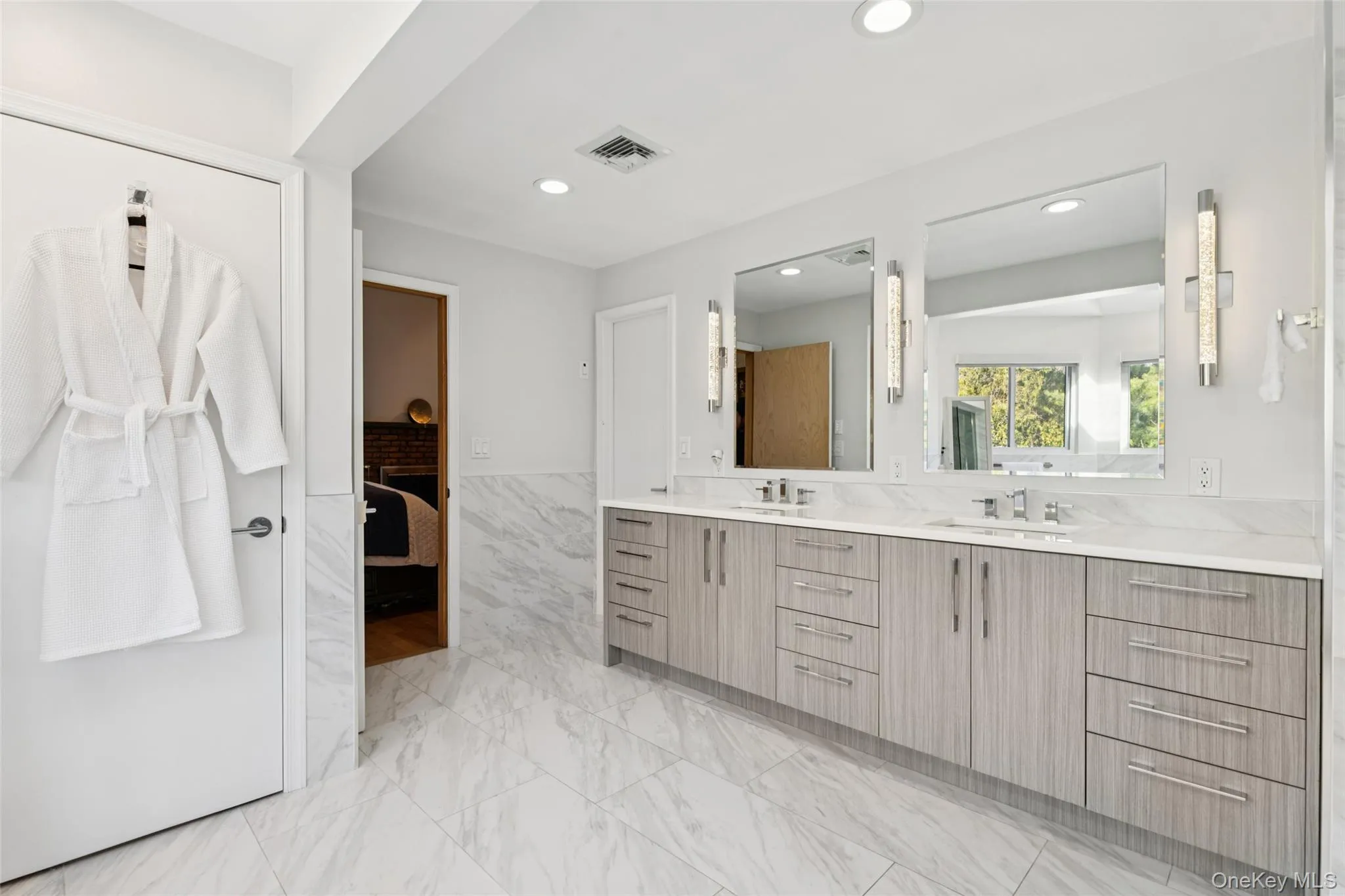 1 Allenby Drive, Smithtown, NY, 4 Bedrooms Bedrooms, 10 Rooms Rooms,2 BathroomsBathrooms,Residential,For Rent,Allenby,0,975697 1 Allenby Drive, Smithtown, NY, 4 Bedrooms Bedrooms, 10 Rooms Rooms,2 BathroomsBathrooms,Residential,For Rent,Allenby,0,975697