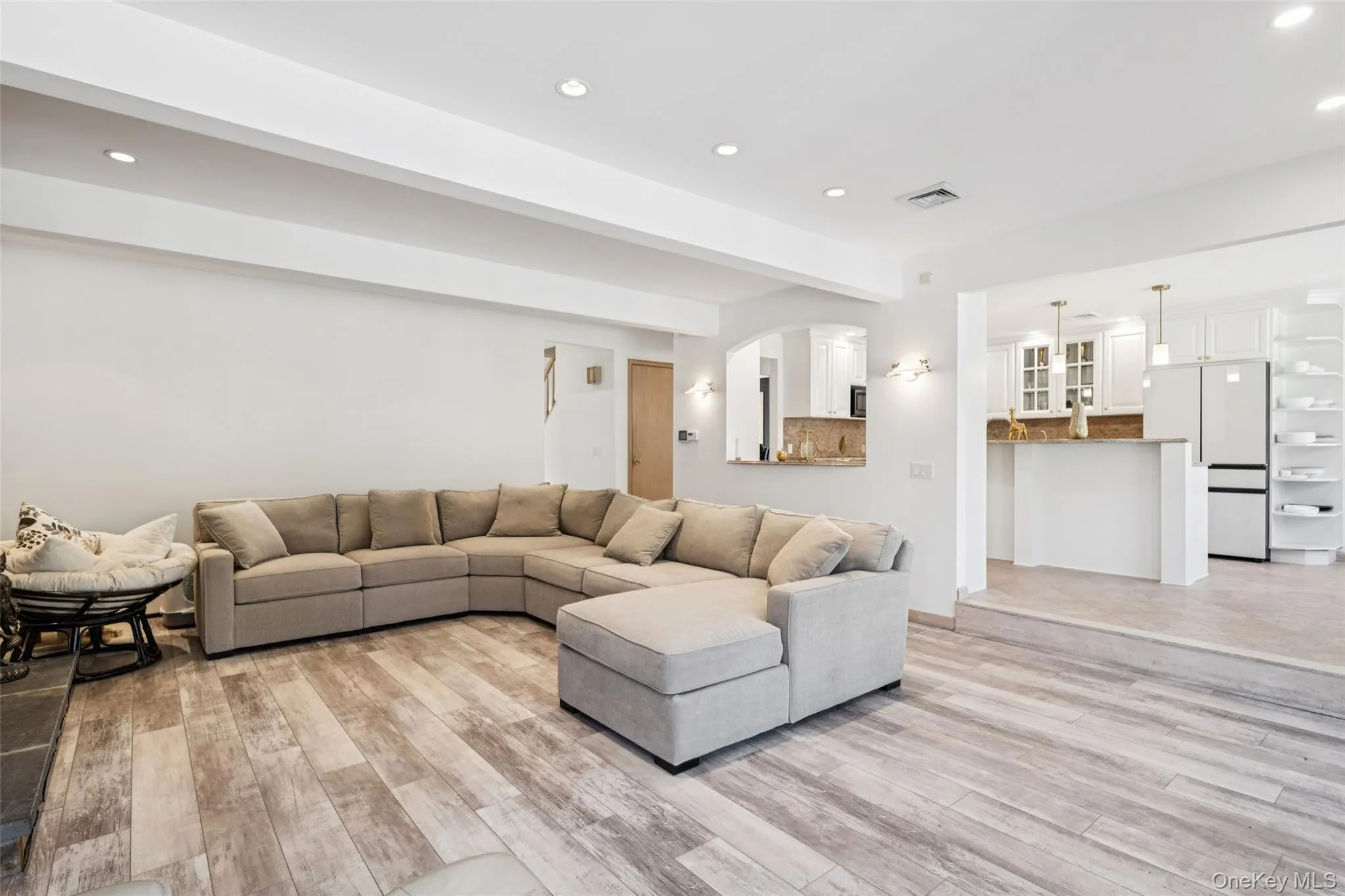 1 Allenby Drive, Smithtown, NY, 4 Bedrooms Bedrooms, 10 Rooms Rooms,2 BathroomsBathrooms,Residential,For Rent,Allenby,0,975697 1 Allenby Drive, Smithtown, NY, 4 Bedrooms Bedrooms, 10 Rooms Rooms,2 BathroomsBathrooms,Residential,For Rent,Allenby,0,975697