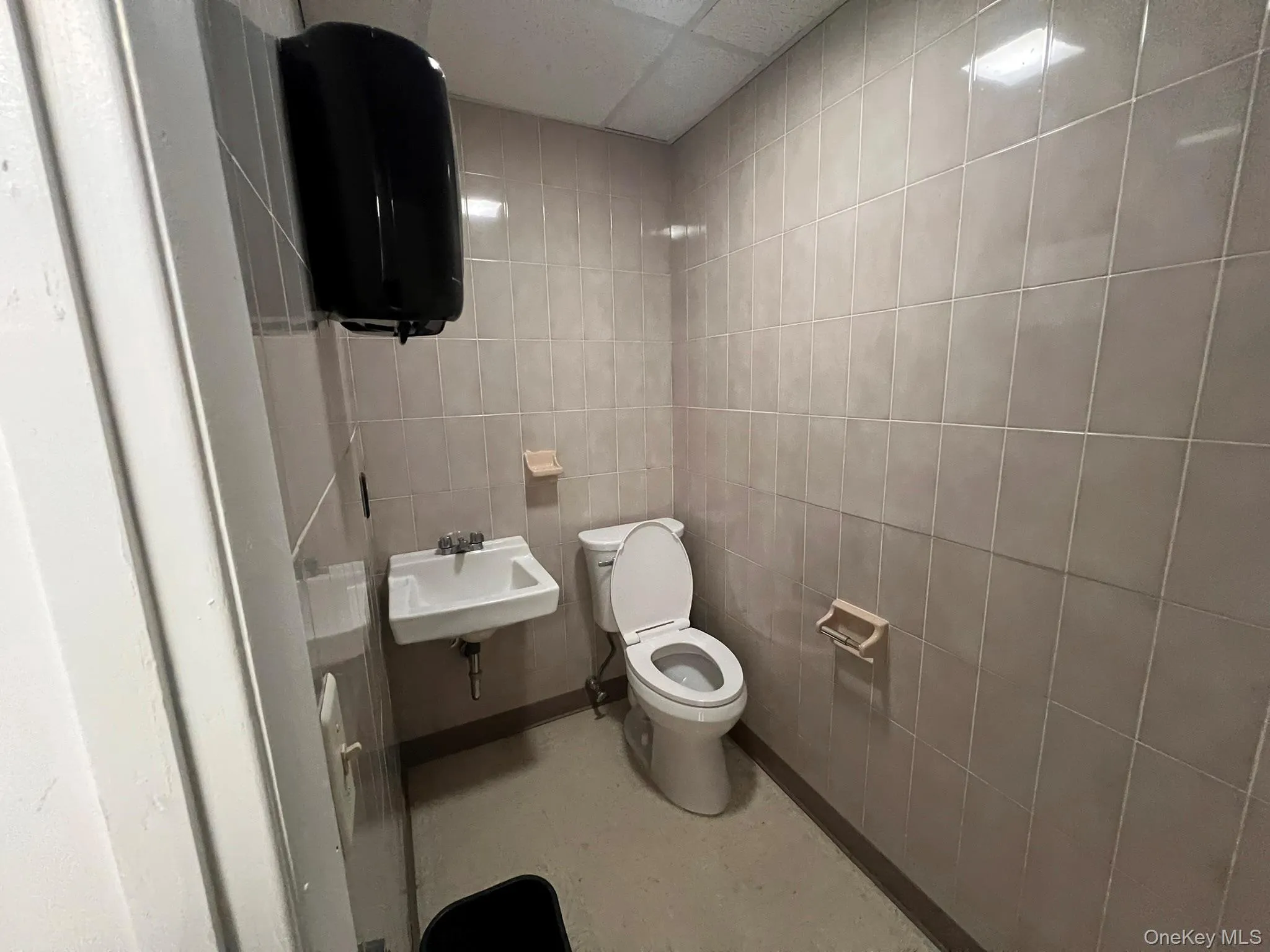 Rest Room 2 Rest Room 2