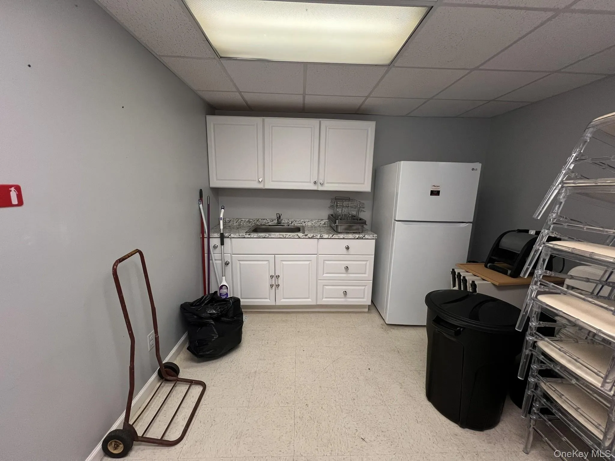 Break Room/Kitchenette Break Room/Kitchenette