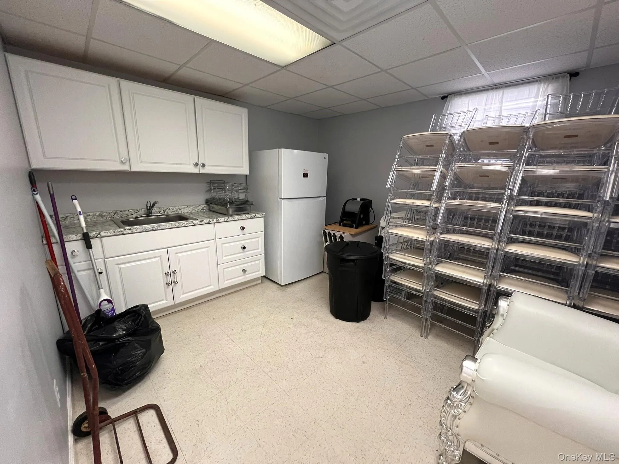 Break Room/Kitchenette Break Room/Kitchenette