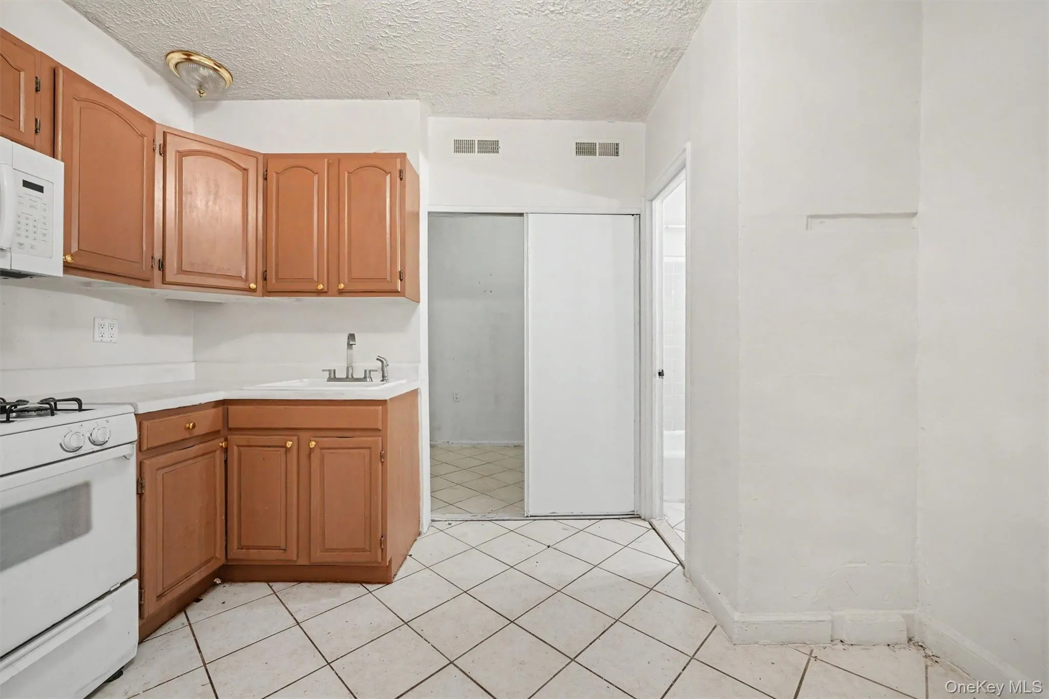 2190 boston Road, New York, NY, 3 Rooms Rooms,1 BathroomBathrooms,Residential,For Rent,boston,0,975863 2190 boston Road, New York, NY, 3 Rooms Rooms,1 BathroomBathrooms,Residential,For Rent,boston,0,975863