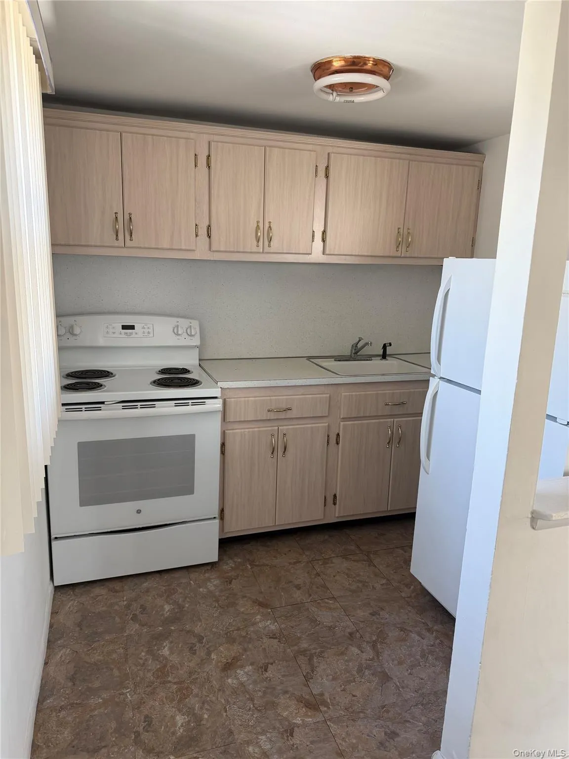 31 Lenox Avenue, Hempstead, NY, 2 Bedrooms Bedrooms, 6 Rooms Rooms,1 BathroomBathrooms,Residential Lease,For Rent,Lenox,0,975869 31 Lenox Avenue, Hempstead, NY, 2 Bedrooms Bedrooms, 6 Rooms Rooms,1 BathroomBathrooms,Residential Lease,For Rent,Lenox,0,975869
