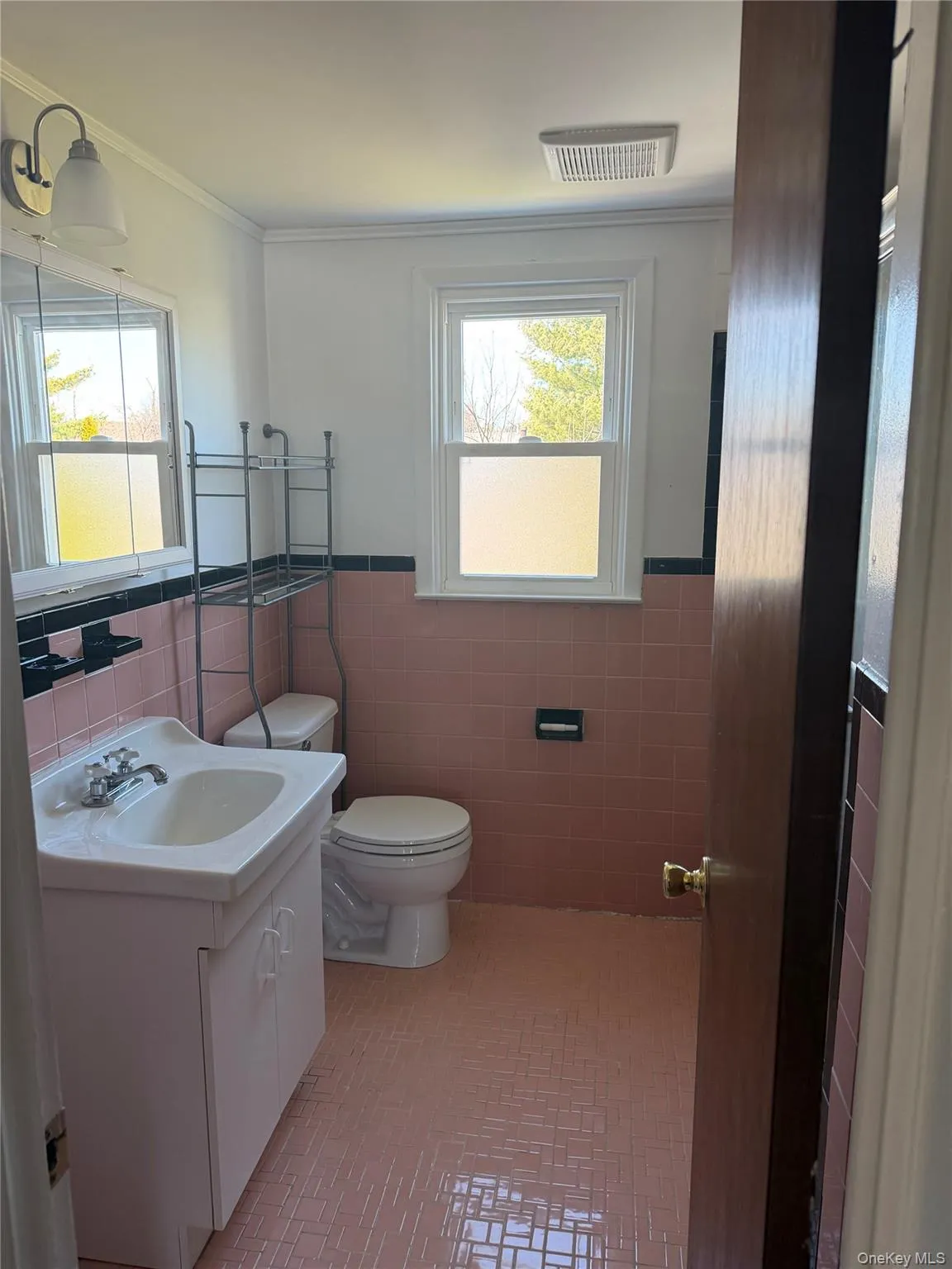 31 Lenox Avenue, Hempstead, NY, 2 Bedrooms Bedrooms, 6 Rooms Rooms,1 BathroomBathrooms,Residential Lease,For Rent,Lenox,0,975869 31 Lenox Avenue, Hempstead, NY, 2 Bedrooms Bedrooms, 6 Rooms Rooms,1 BathroomBathrooms,Residential Lease,For Rent,Lenox,0,975869