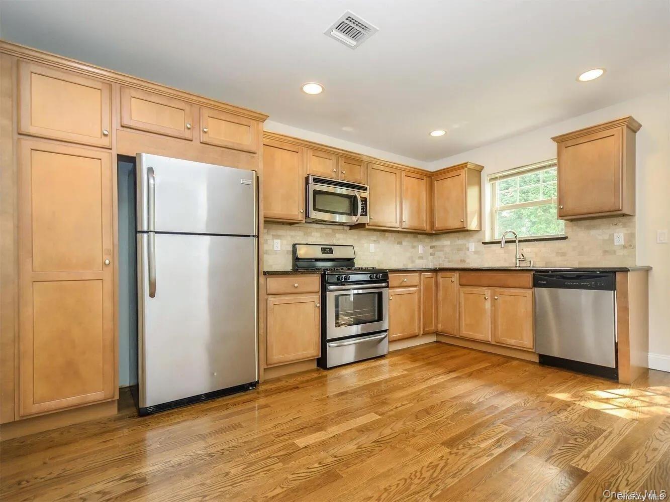 28 Dunes Lane, North Hempstead, NY, 3 Bedrooms Bedrooms, 6 Rooms Rooms,2 BathroomsBathrooms,Residential Lease,For Rent,Dunes,0,975878 28 Dunes Lane, North Hempstead, NY, 3 Bedrooms Bedrooms, 6 Rooms Rooms,2 BathroomsBathrooms,Residential Lease,For Rent,Dunes,0,975878