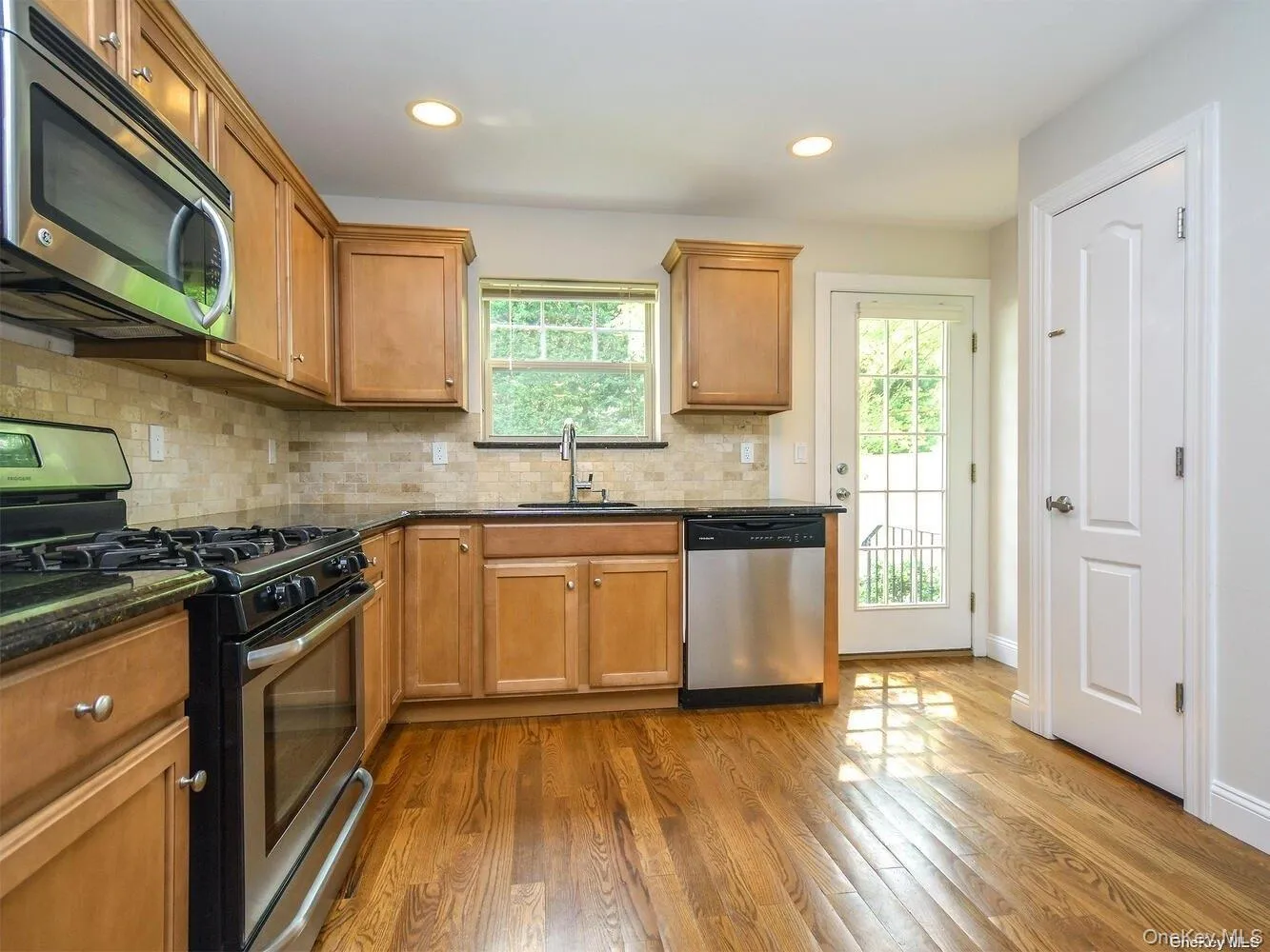 28 Dunes Lane, North Hempstead, NY, 3 Bedrooms Bedrooms, 6 Rooms Rooms,2 BathroomsBathrooms,Residential Lease,For Rent,Dunes,0,975878 28 Dunes Lane, North Hempstead, NY, 3 Bedrooms Bedrooms, 6 Rooms Rooms,2 BathroomsBathrooms,Residential Lease,For Rent,Dunes,0,975878