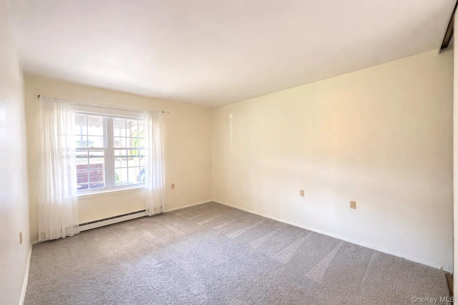 426 Aylesbury Court, Brookhaven, NY, 1 Bedroom Bedrooms, 4 Rooms Rooms,1 BathroomBathrooms,Residential Lease,For Rent,Aylesbury,0,975891 426 Aylesbury Court, Brookhaven, NY, 1 Bedroom Bedrooms, 4 Rooms Rooms,1 BathroomBathrooms,Residential Lease,For Rent,Aylesbury,0,975891