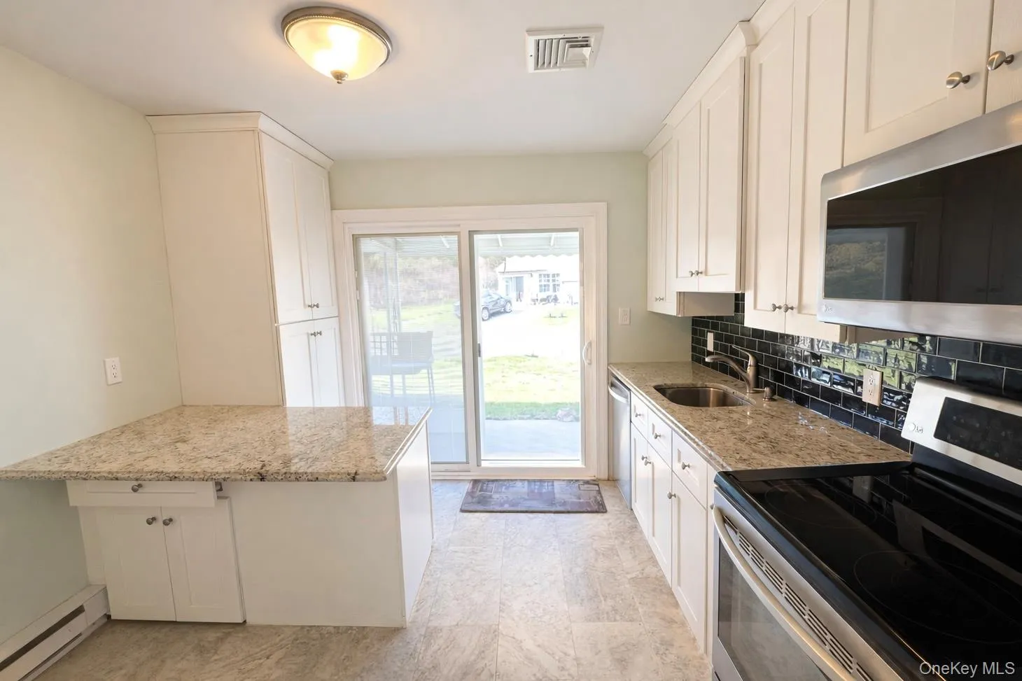 426 Aylesbury Court, Brookhaven, NY, 1 Bedroom Bedrooms, 4 Rooms Rooms,1 BathroomBathrooms,Residential Lease,For Rent,Aylesbury,0,975891 426 Aylesbury Court, Brookhaven, NY, 1 Bedroom Bedrooms, 4 Rooms Rooms,1 BathroomBathrooms,Residential Lease,For Rent,Aylesbury,0,975891