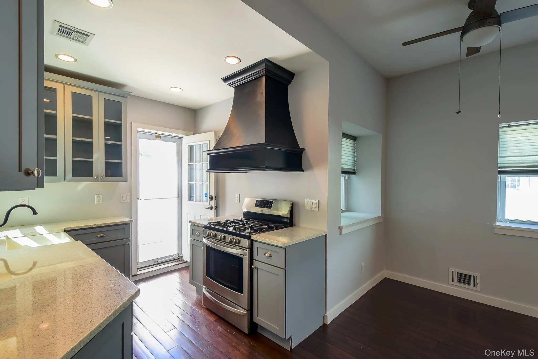 16 Clark Place, Carmel, NY, 1 Bedroom Bedrooms, 6 Rooms Rooms,2 BathroomsBathrooms,Residential,For Rent,Clark,0,975895 16 Clark Place, Carmel, NY, 1 Bedroom Bedrooms, 6 Rooms Rooms,2 BathroomsBathrooms,Residential,For Rent,Clark,0,975895