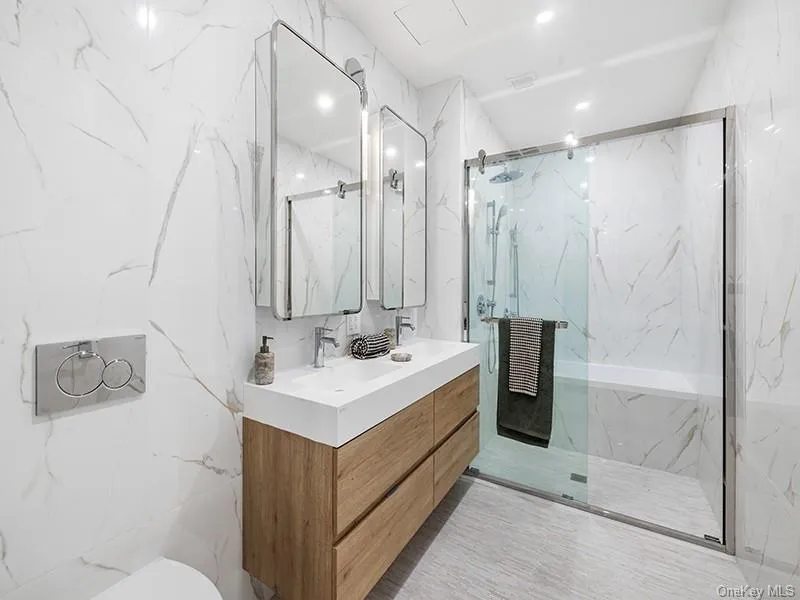 78-29 Austin Street, New York, NY, 3 Bedrooms Bedrooms, 6 Rooms Rooms,3 BathroomsBathrooms,Residential,For Rent,Austin,0,975901 78-29 Austin Street, New York, NY, 3 Bedrooms Bedrooms, 6 Rooms Rooms,3 BathroomsBathrooms,Residential,For Rent,Austin,0,975901