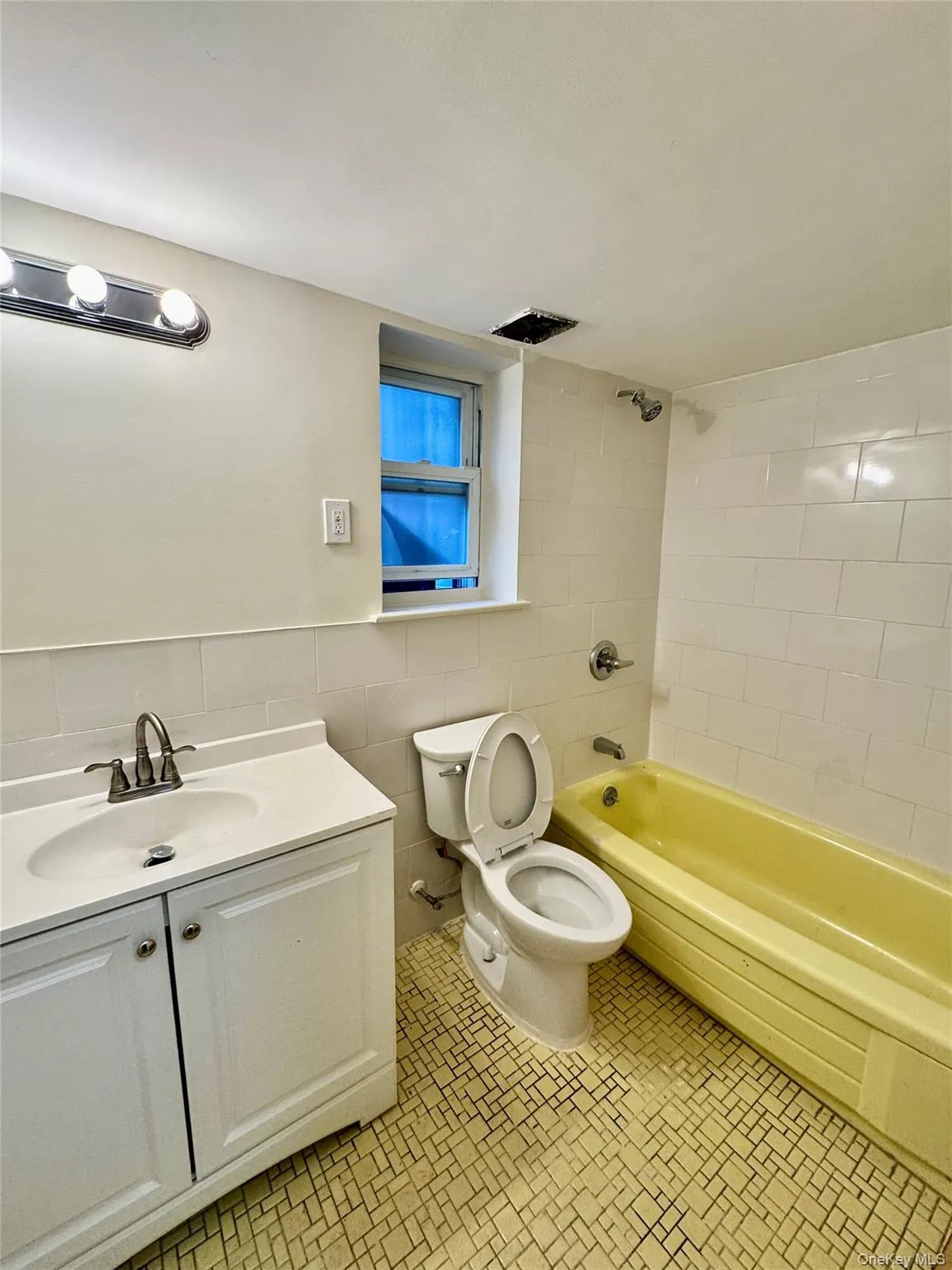 668 Van Siclen Avenue, New York, NY, 2 Bedrooms Bedrooms, 4 Rooms Rooms,1 BathroomBathrooms,Residential Lease,For Rent,Van Siclen,0,975917 668 Van Siclen Avenue, New York, NY, 2 Bedrooms Bedrooms, 4 Rooms Rooms,1 BathroomBathrooms,Residential Lease,For Rent,Van Siclen,0,975917